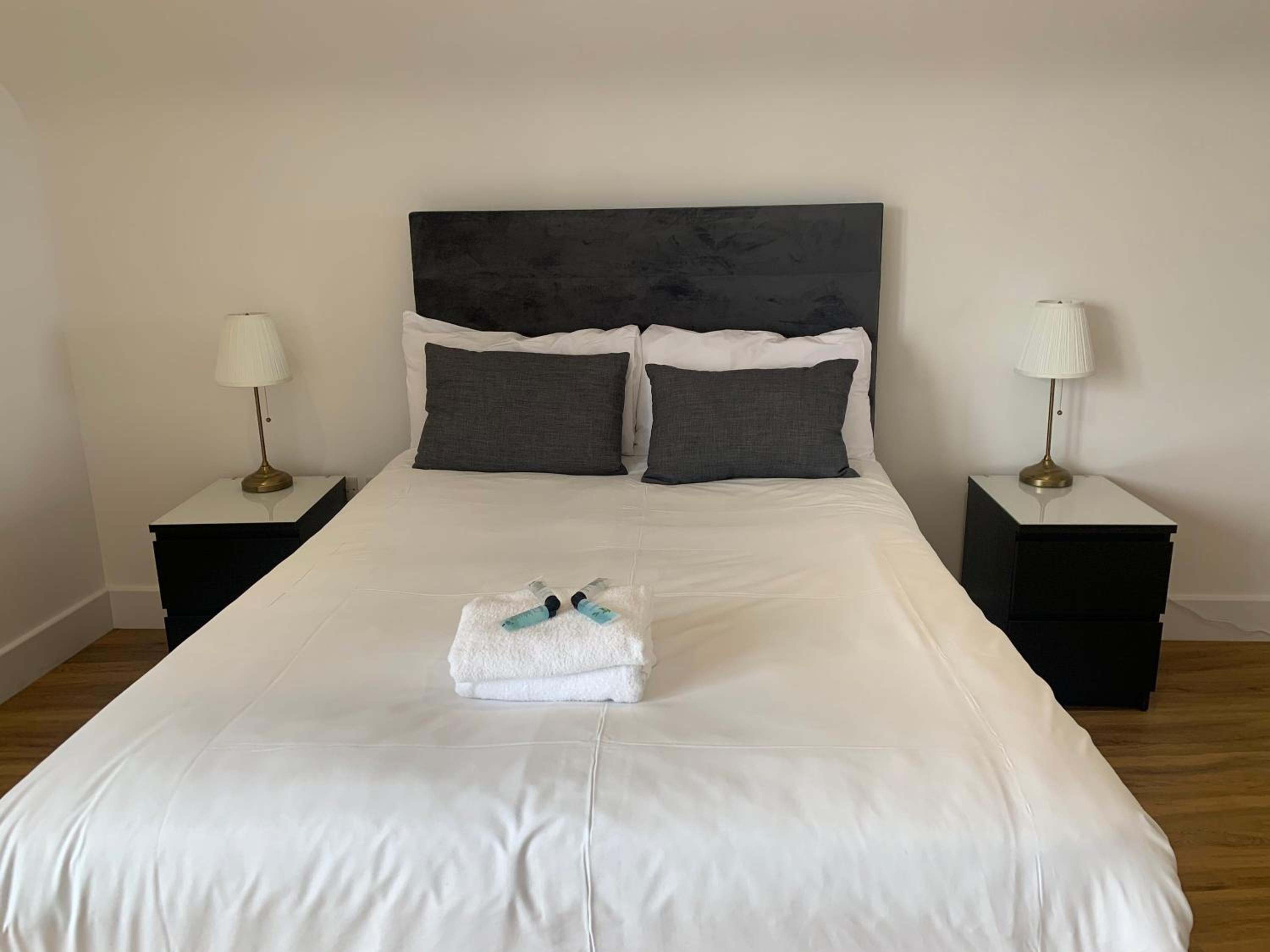 Single Room with Shared Bathroom photo 1