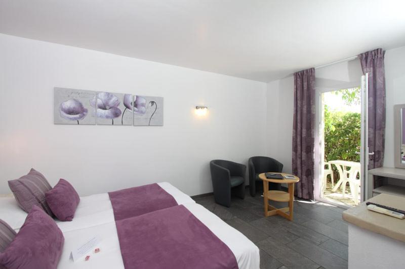 Classic Loggia Twin or Double room - Photo 7