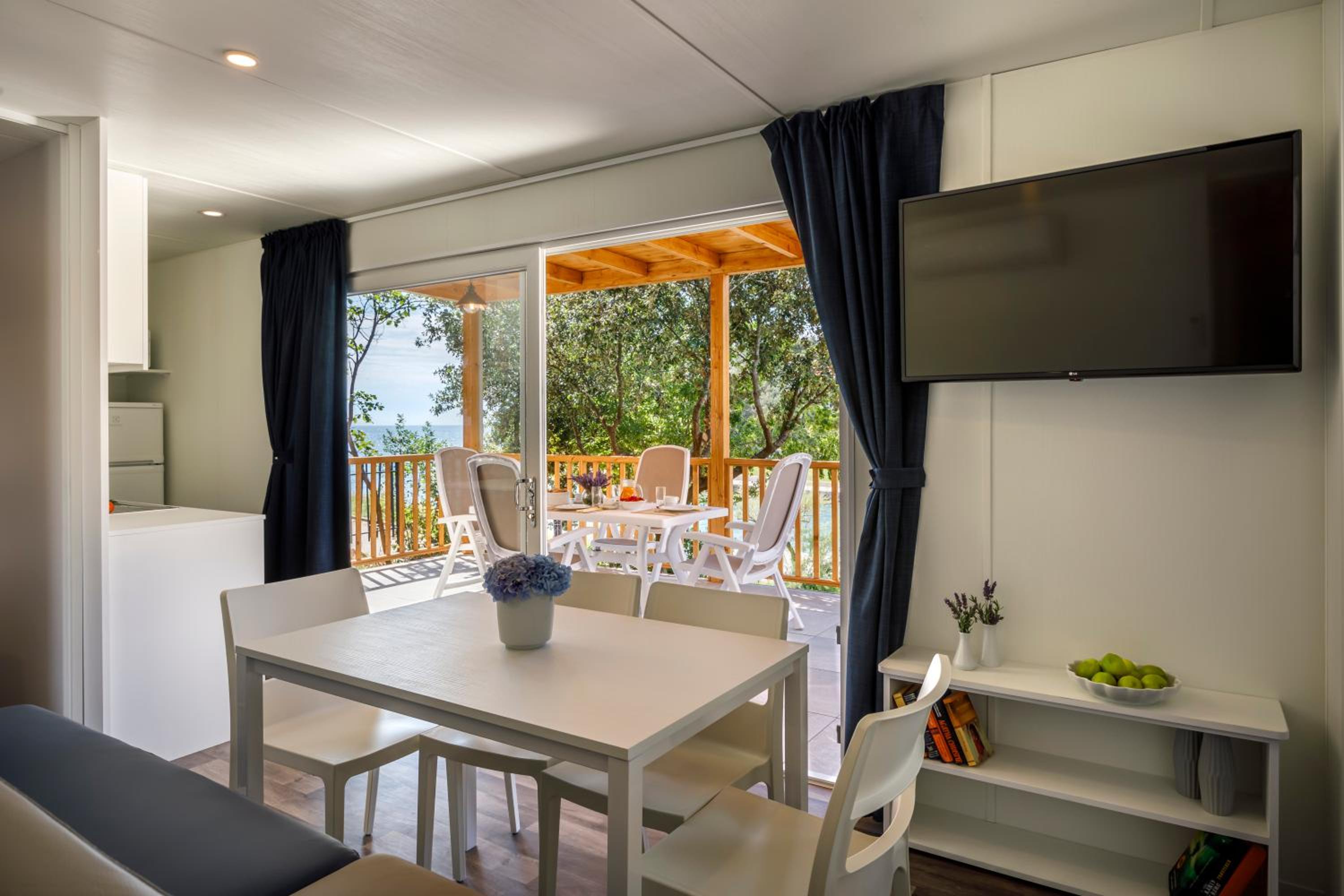 Superior Mobile Home - Photo 4