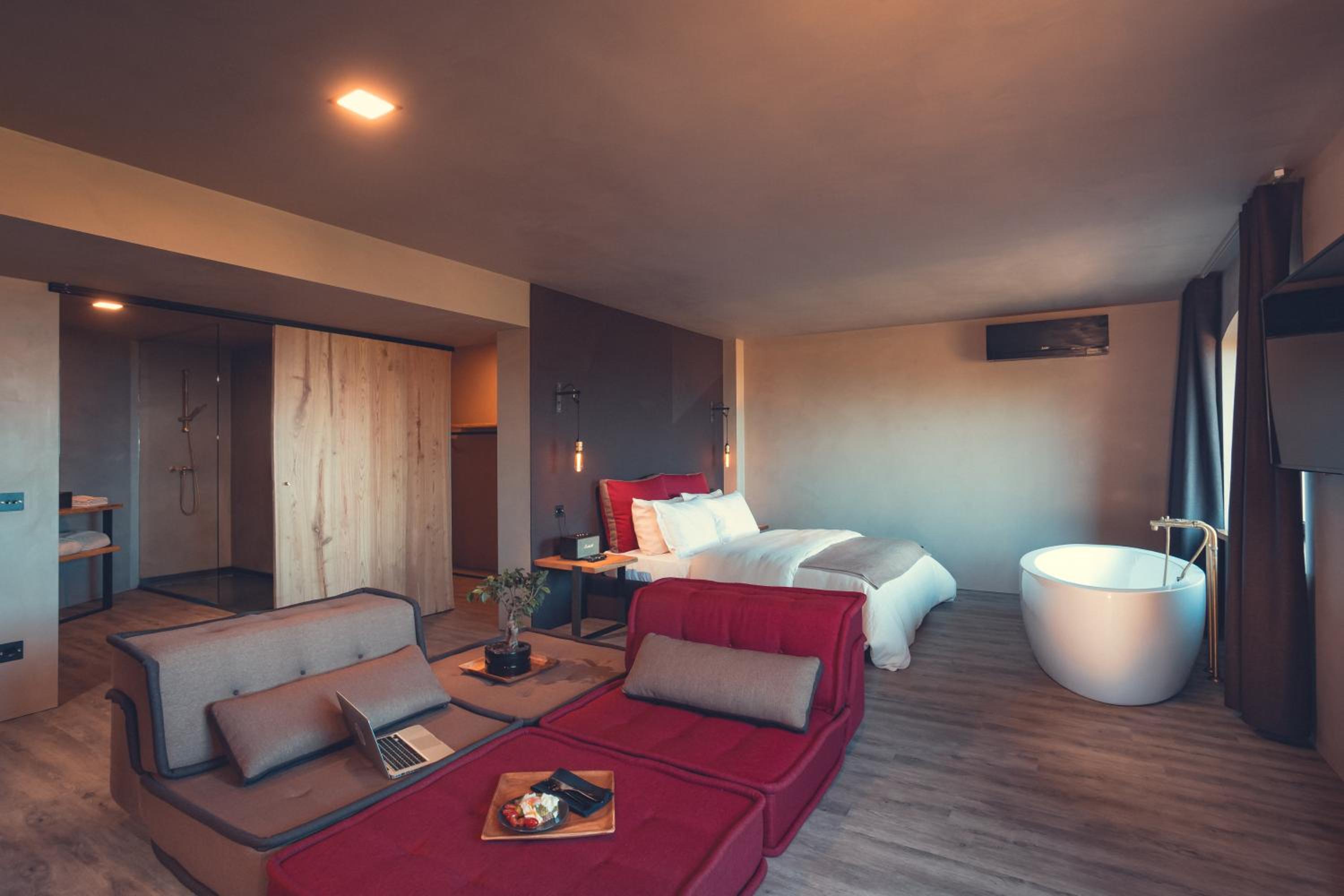 Deluxe Double Room with Terrace - Photo 4