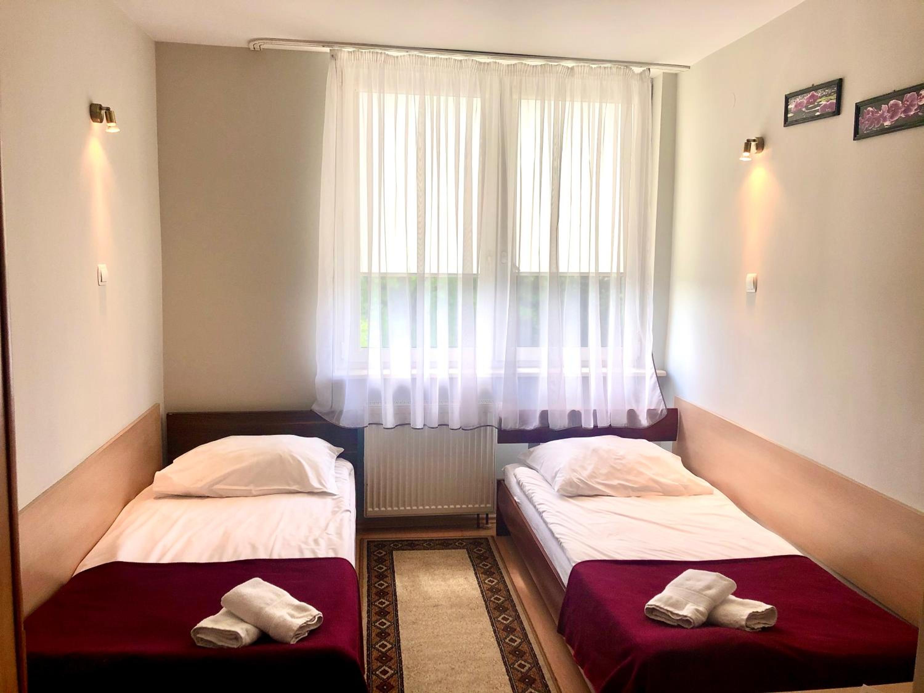 Twin Room - Photo 3
