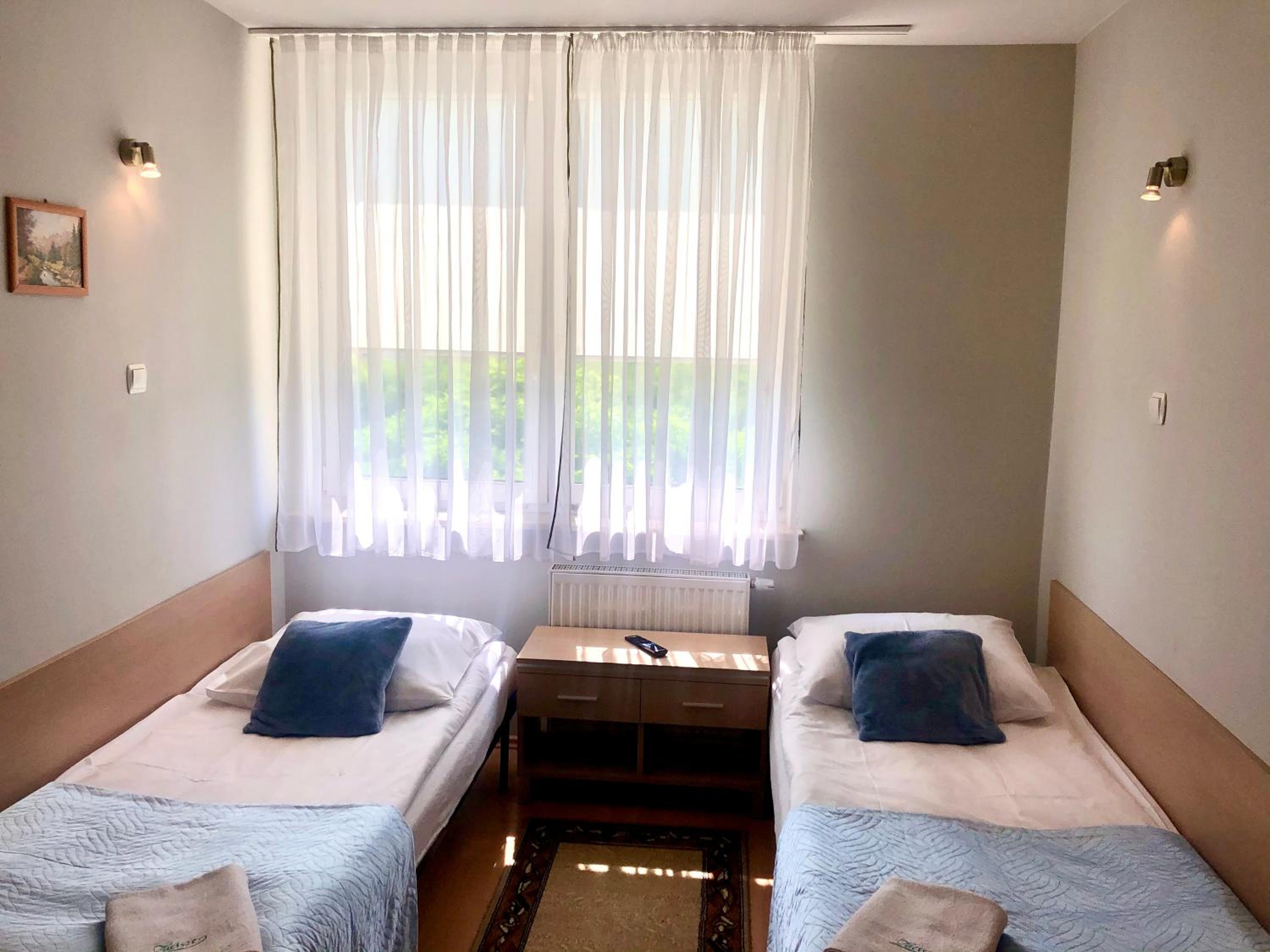 Twin Room - Photo 2