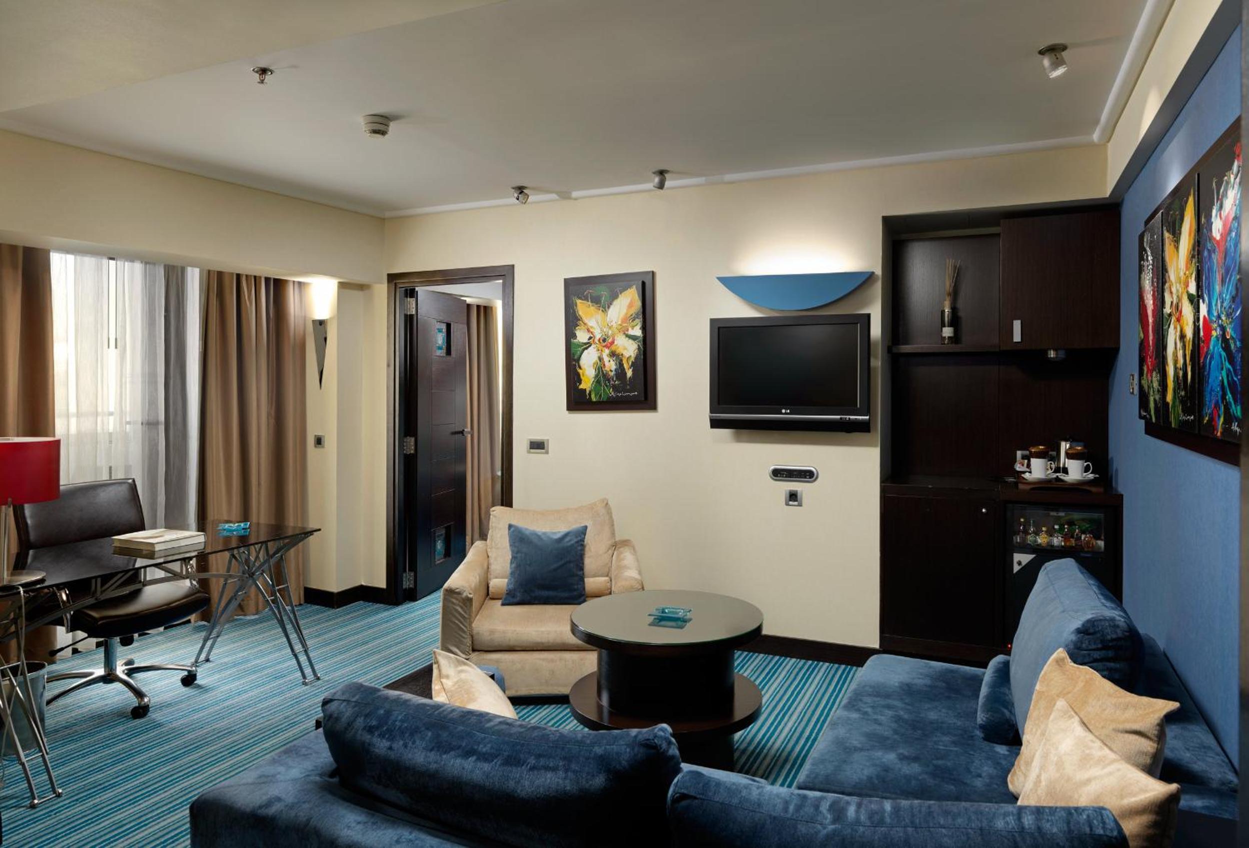 Executive Suite - Smoking