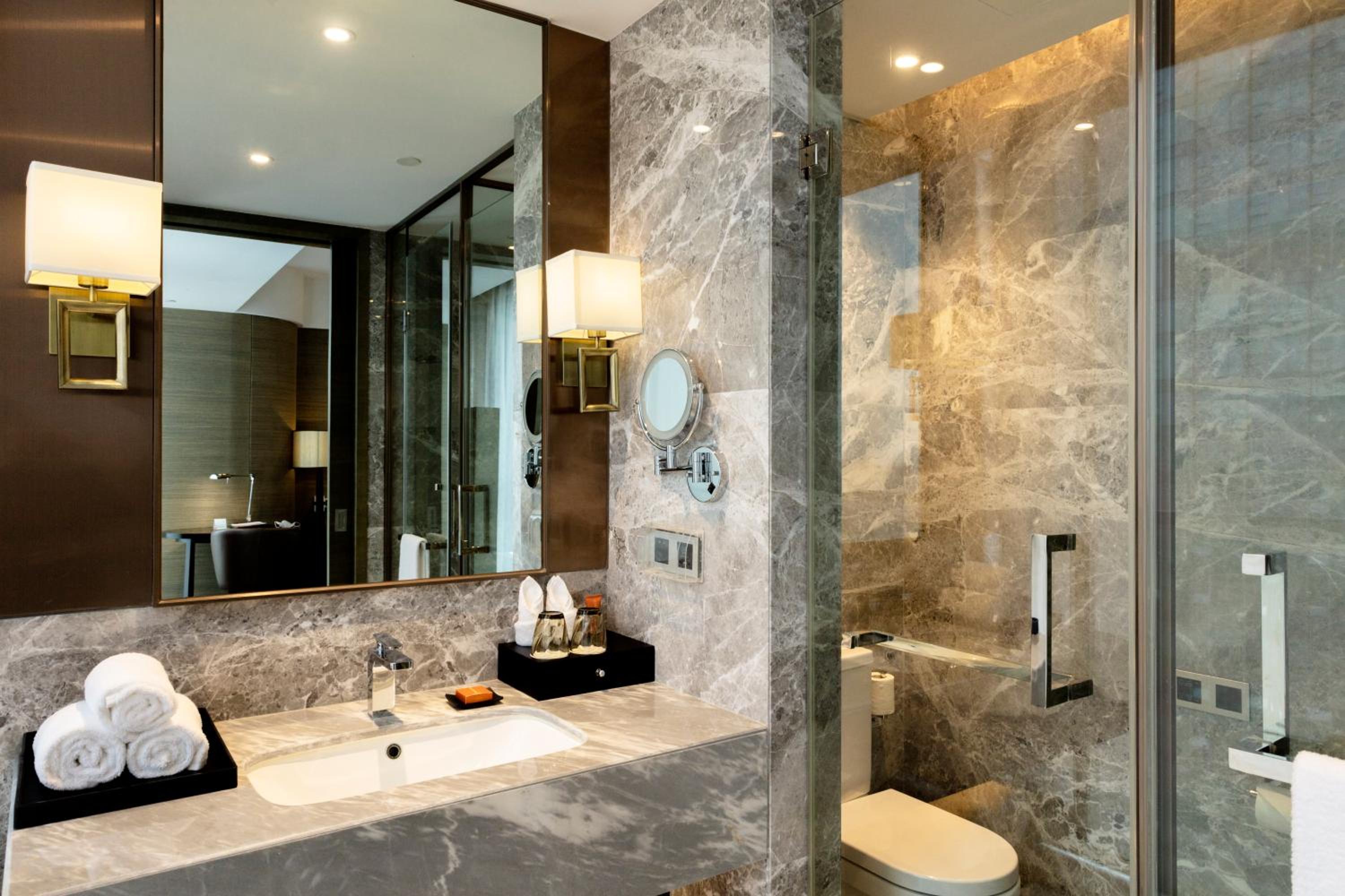 Standard King Room - Photo 4