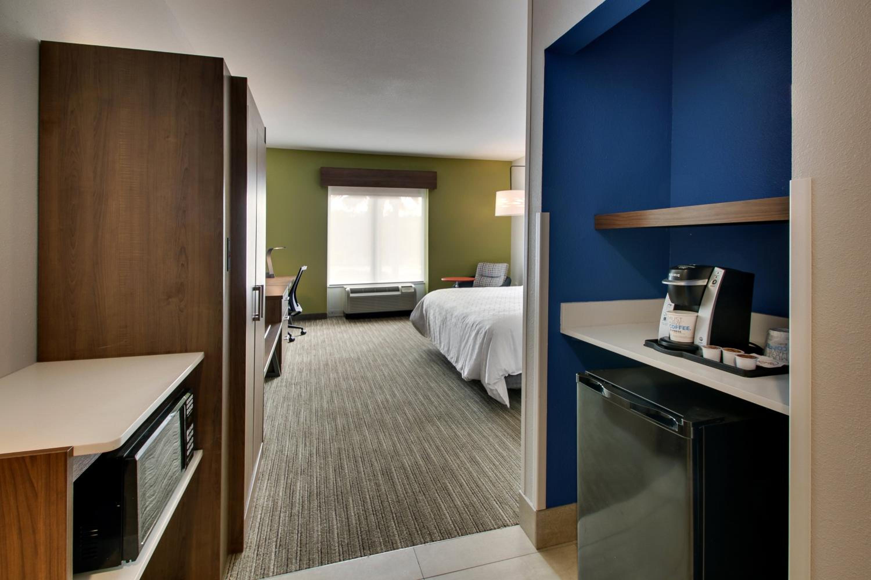 King Room - Mobility Access/Hearing Accessible - Photo 1