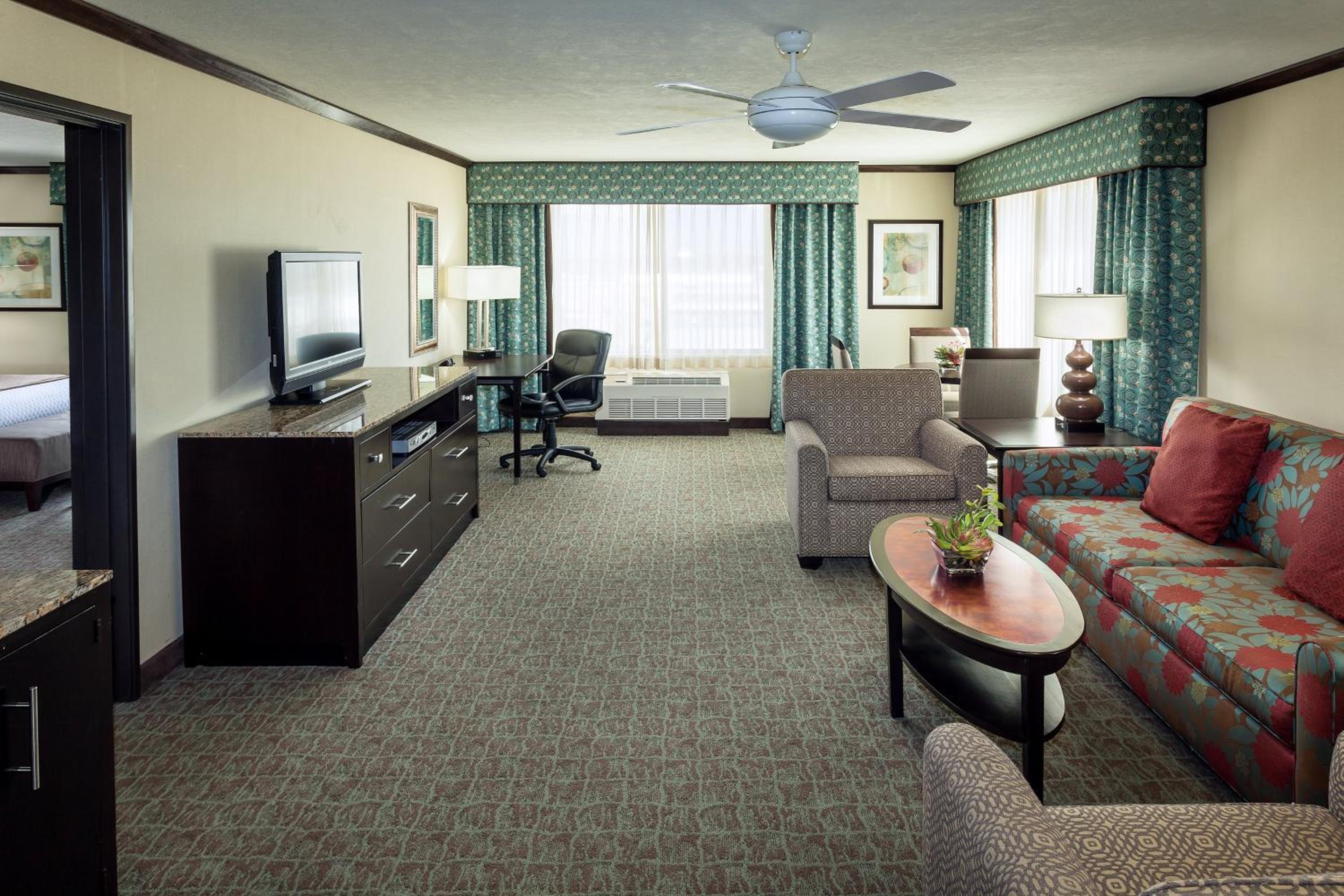 Junior King Suite photo 2