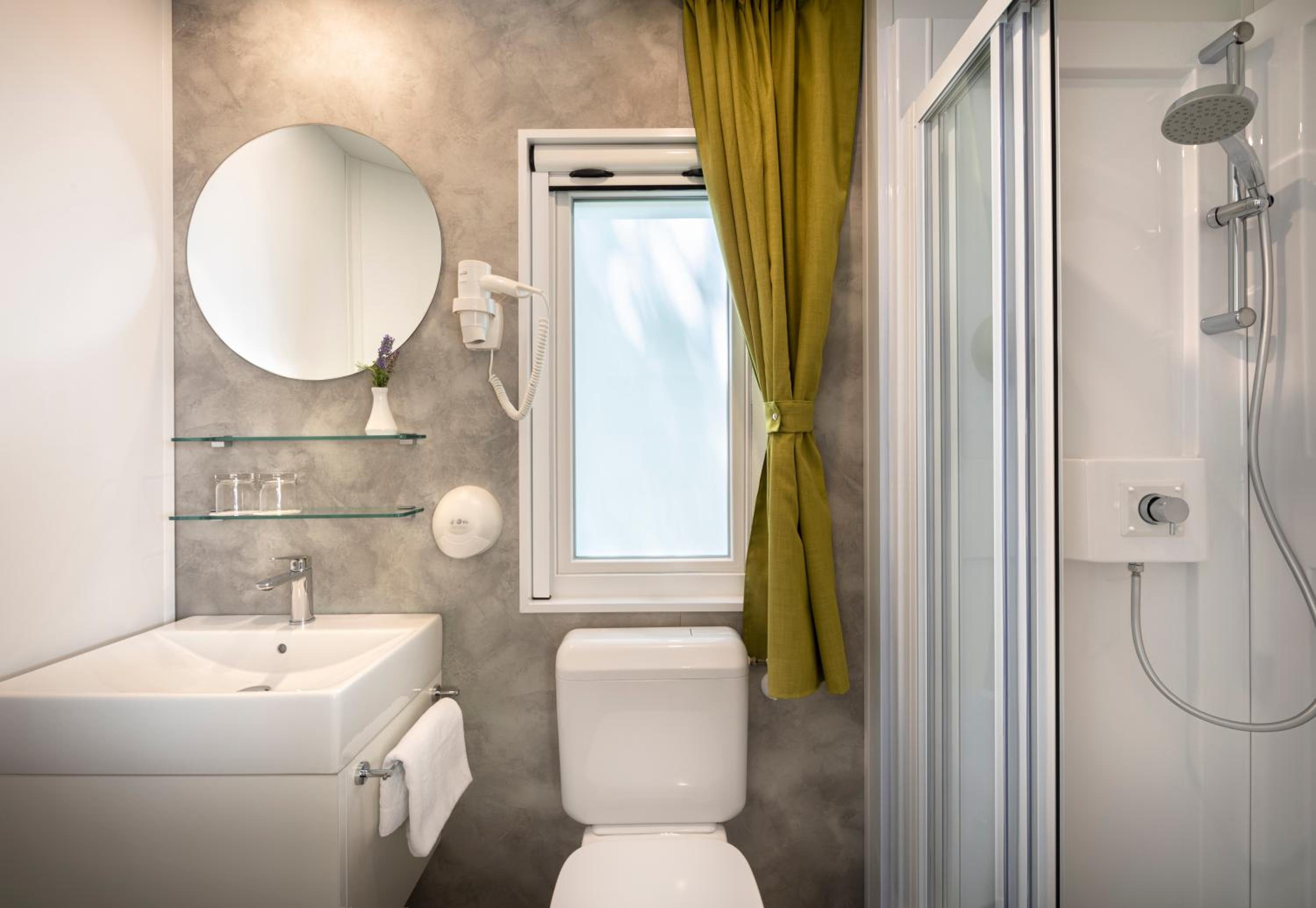 Superior Family Mobile Home - Photo 2