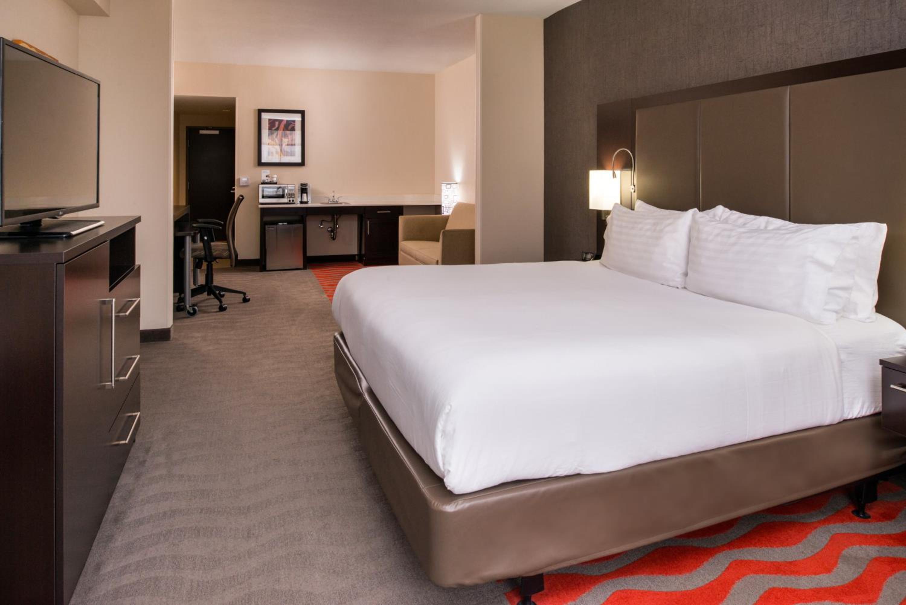 King Suite - Hearing Accessible/Non-Smoking