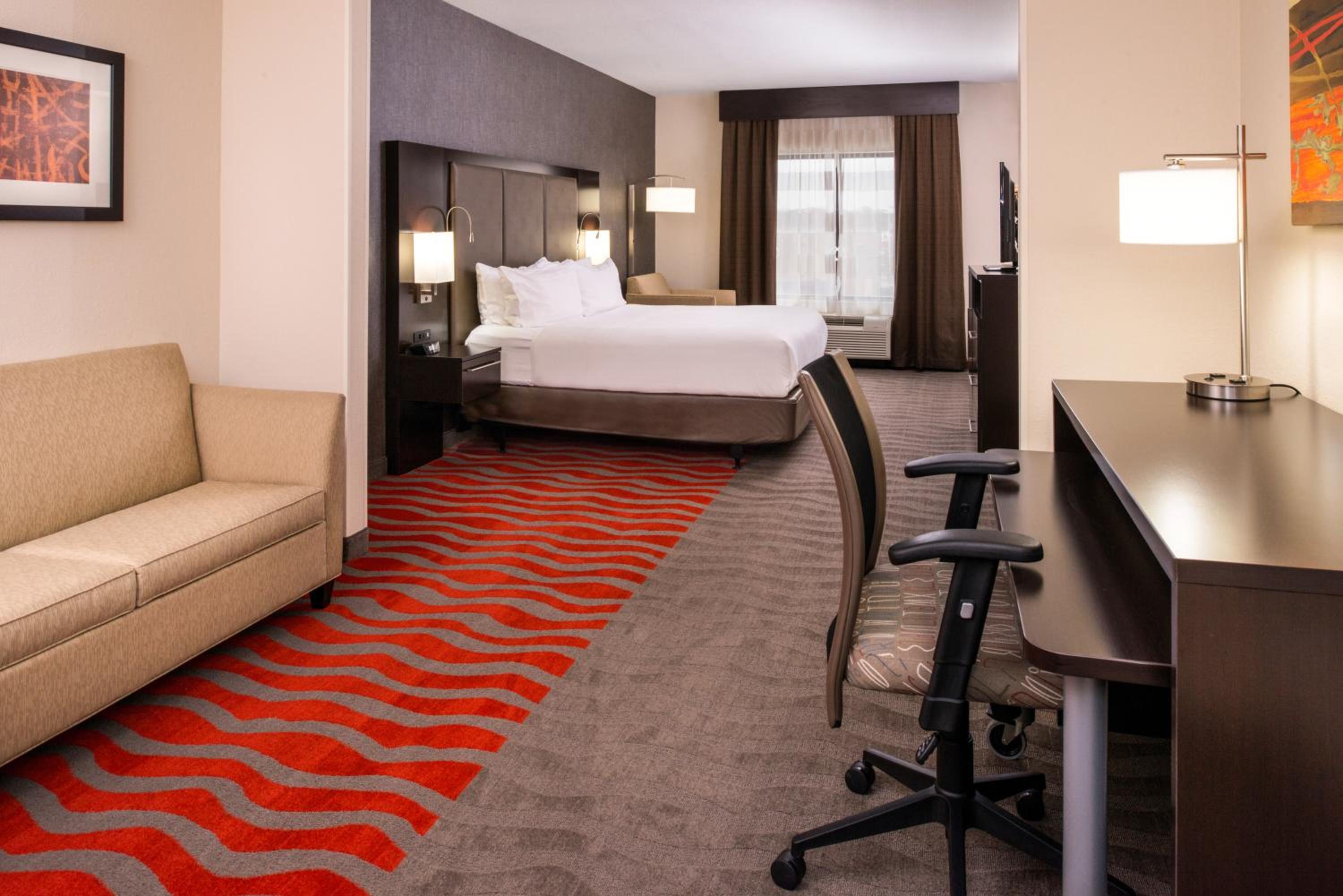 King Suite - Hearing Accessible/Non-Smoking photo 2