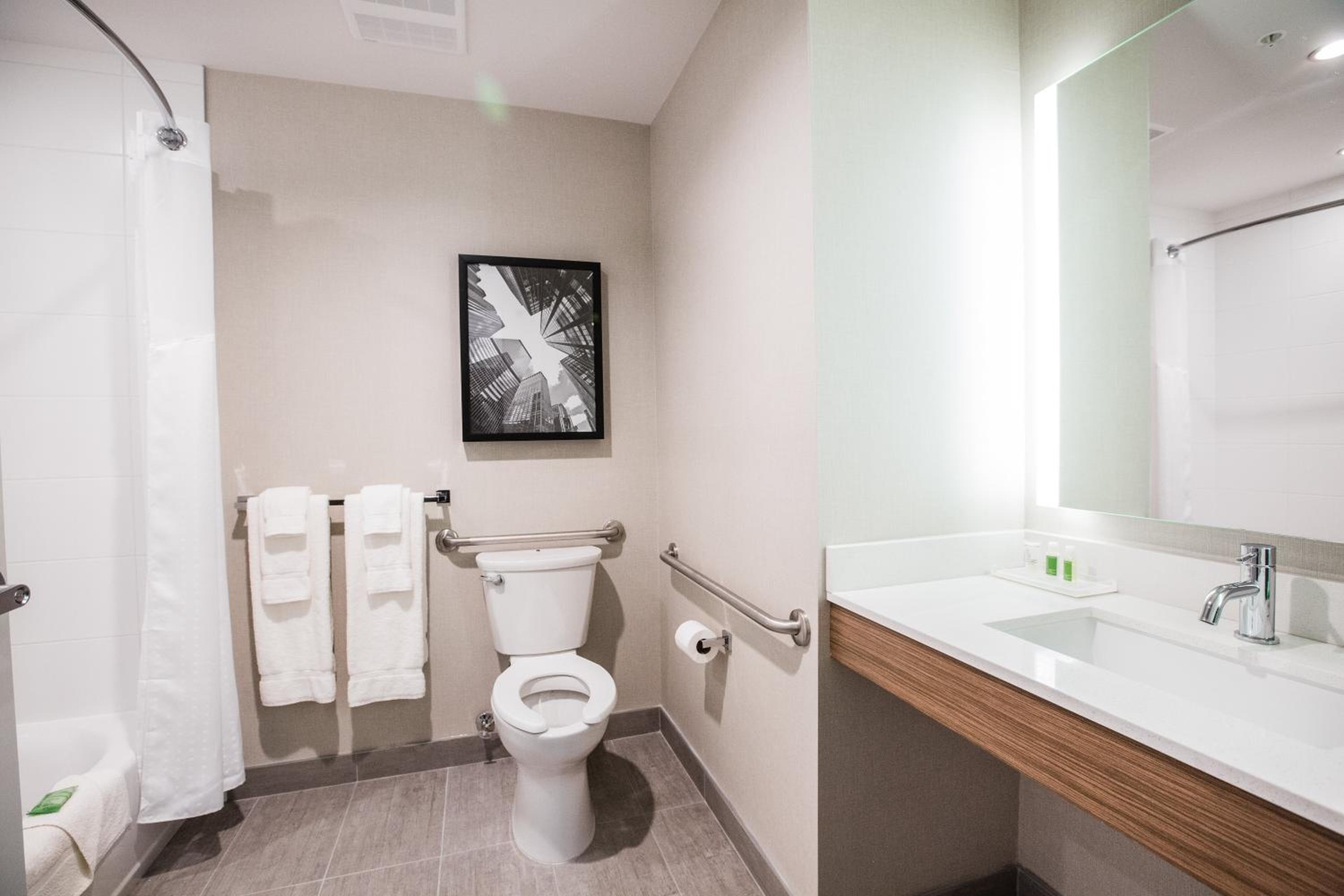 King Room - Mobility Access/Hearing Accessible