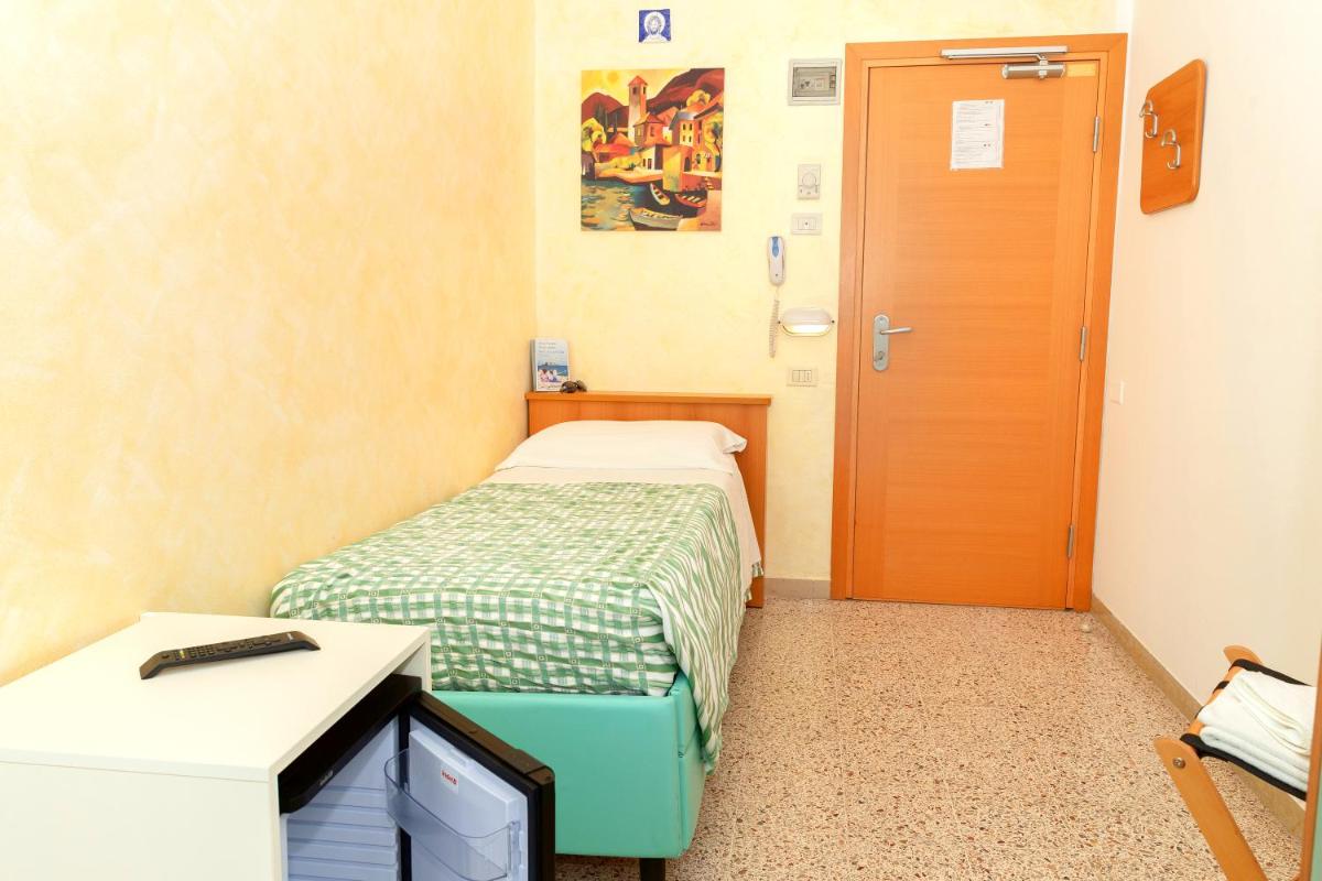 Single Room with Balcony photo 3