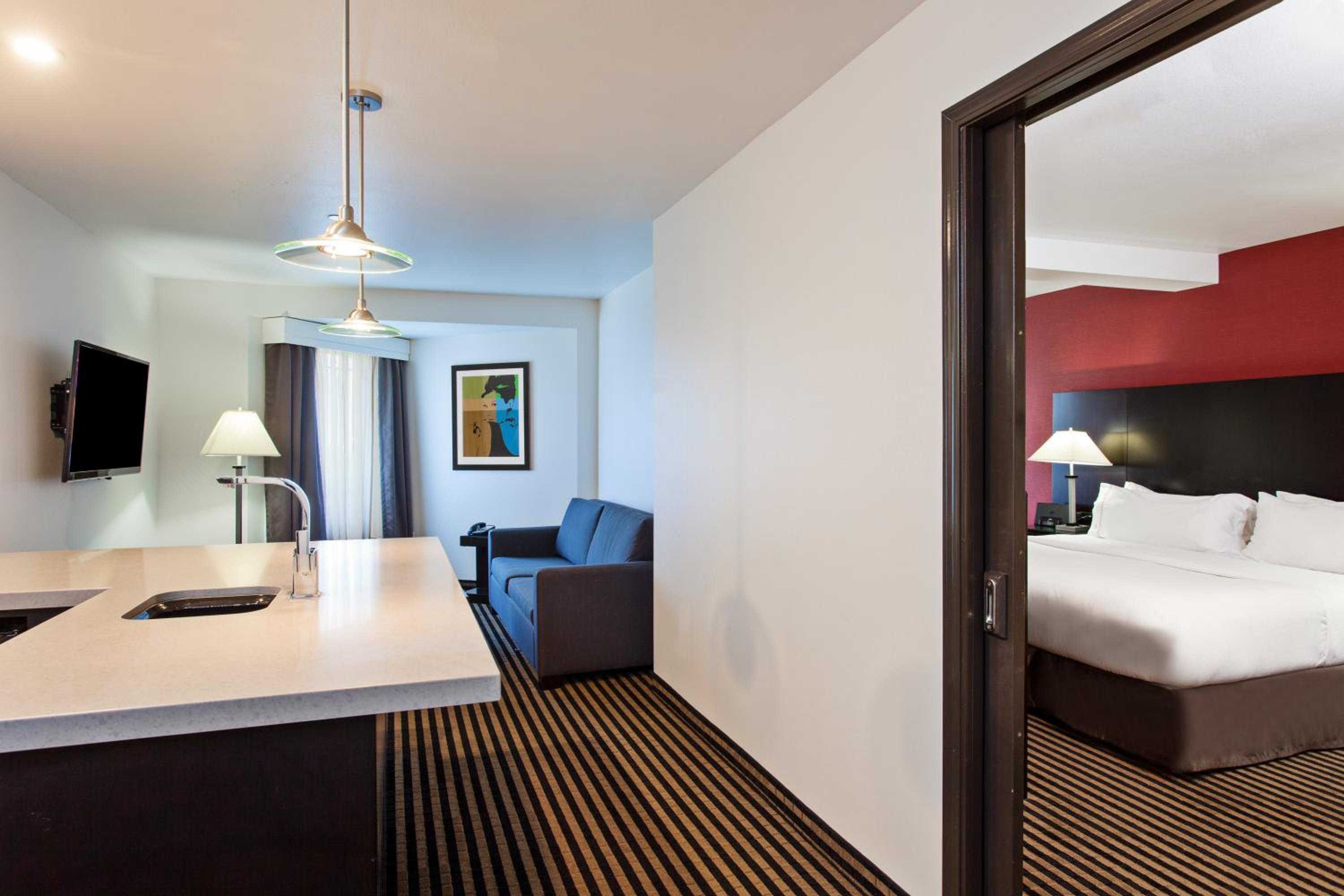 One-Bedroom Suite with City View
