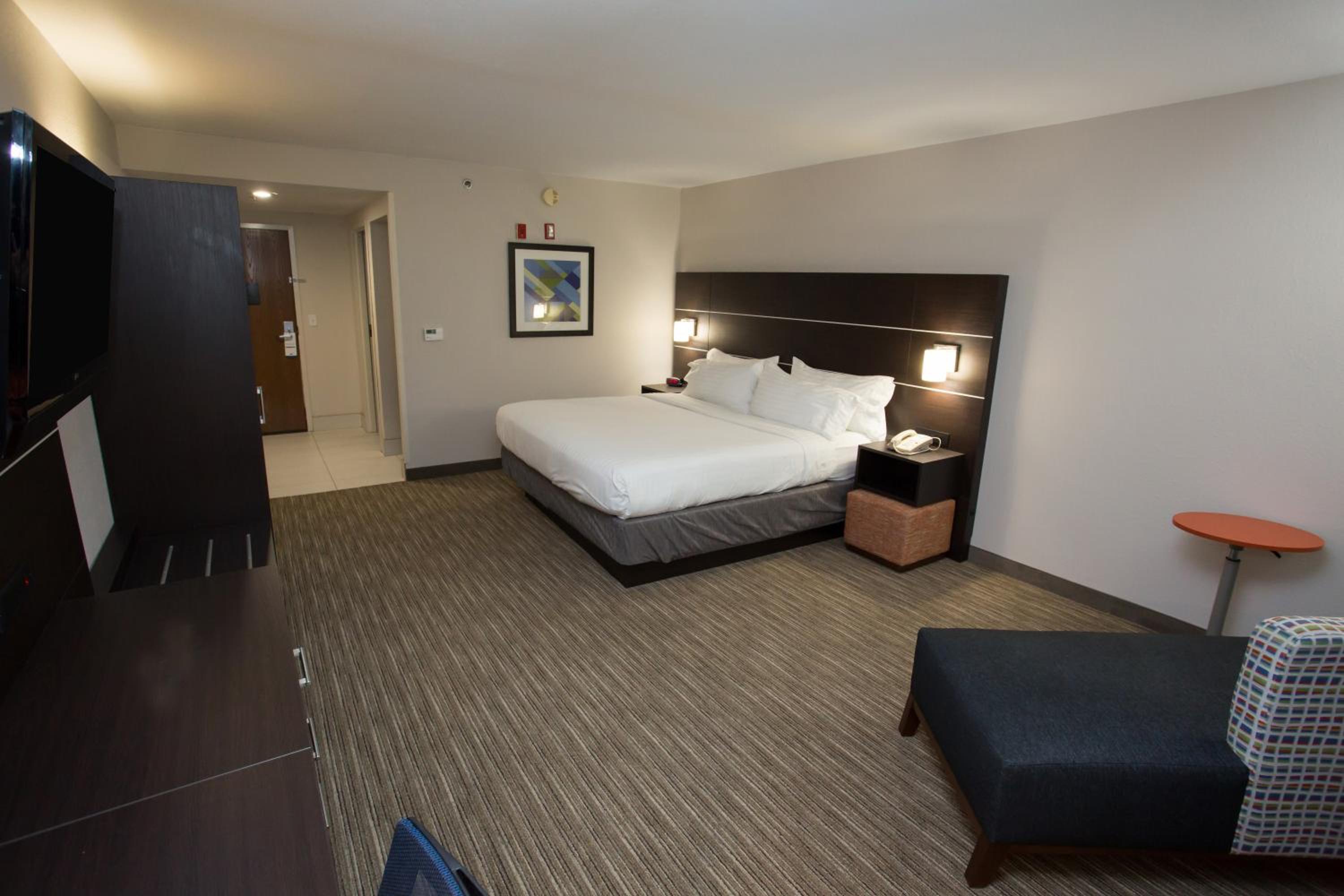 Standard King Room - Communications Accessible - Photo 2