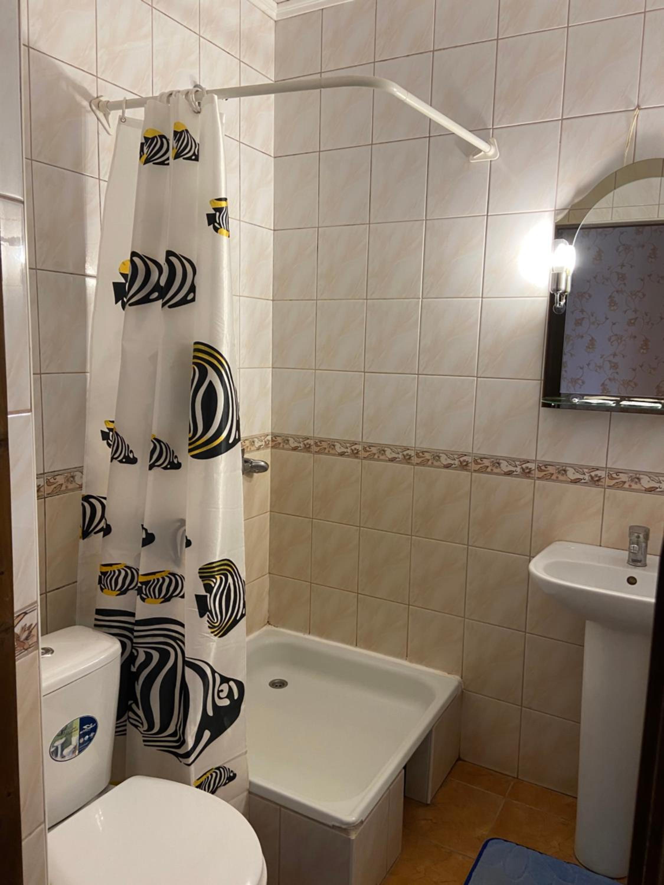 Twin Room with Private Bathroom photo 2