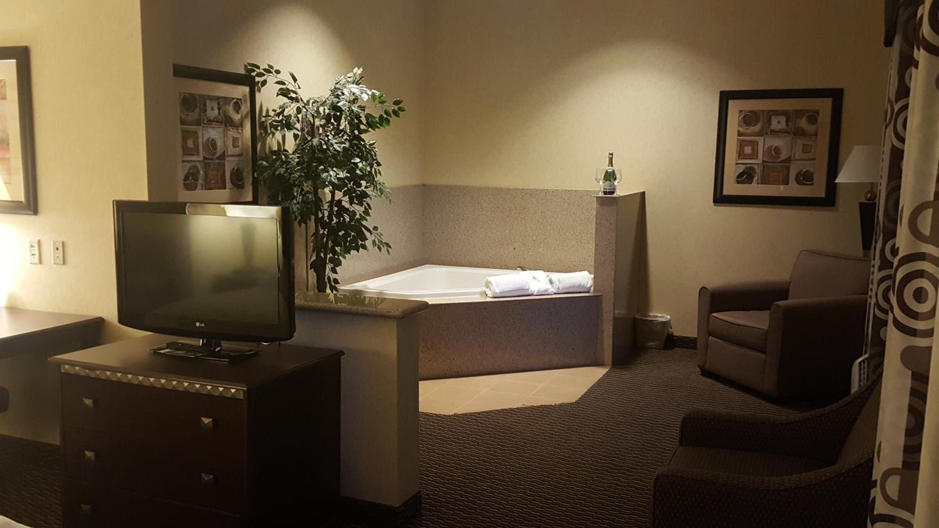 King Suite With Jetted Tub photo 1