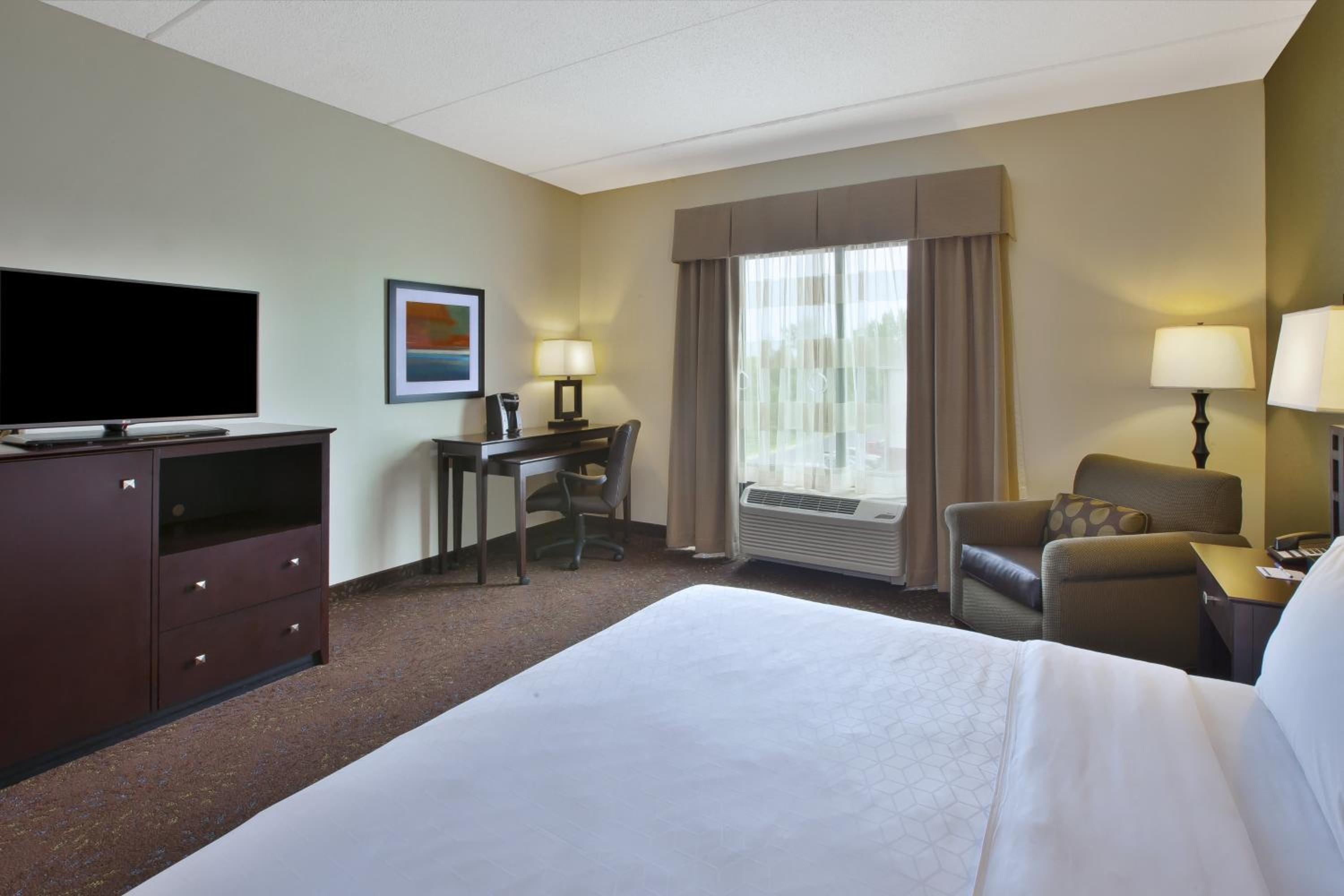 Standard King Room with Accessible Tub - Mobility Access photo 1