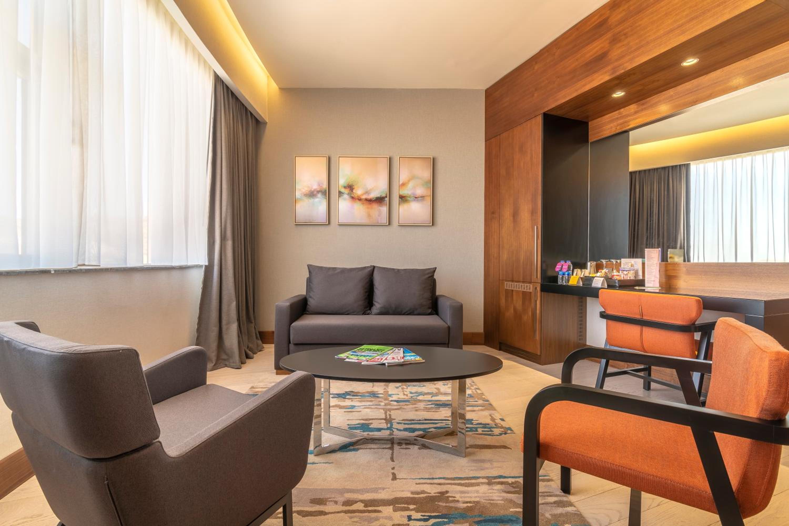 One-Bedroom King Suite - Non-Smoking