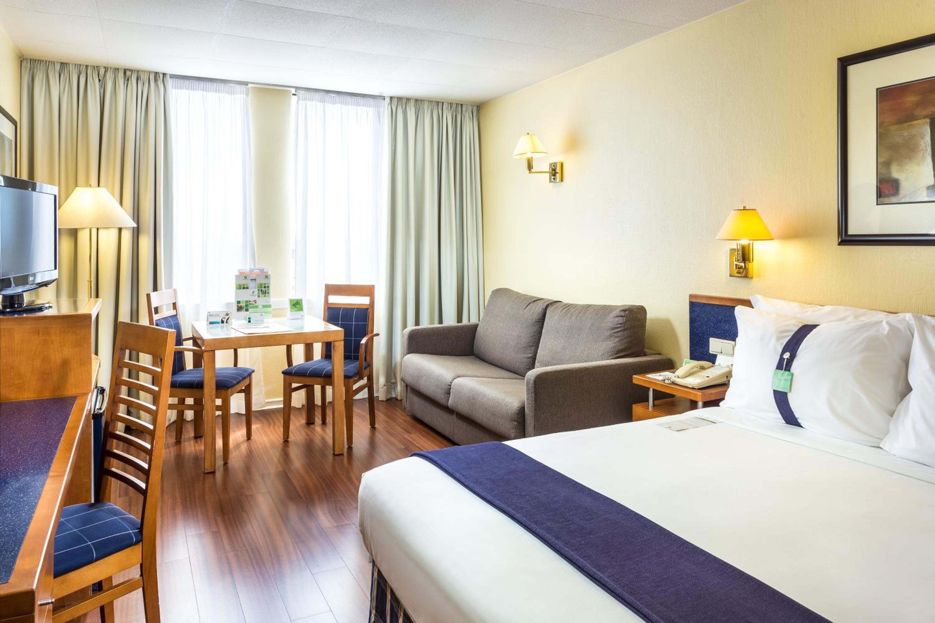 Standard Double Room with Sofa Bed - Photo 8