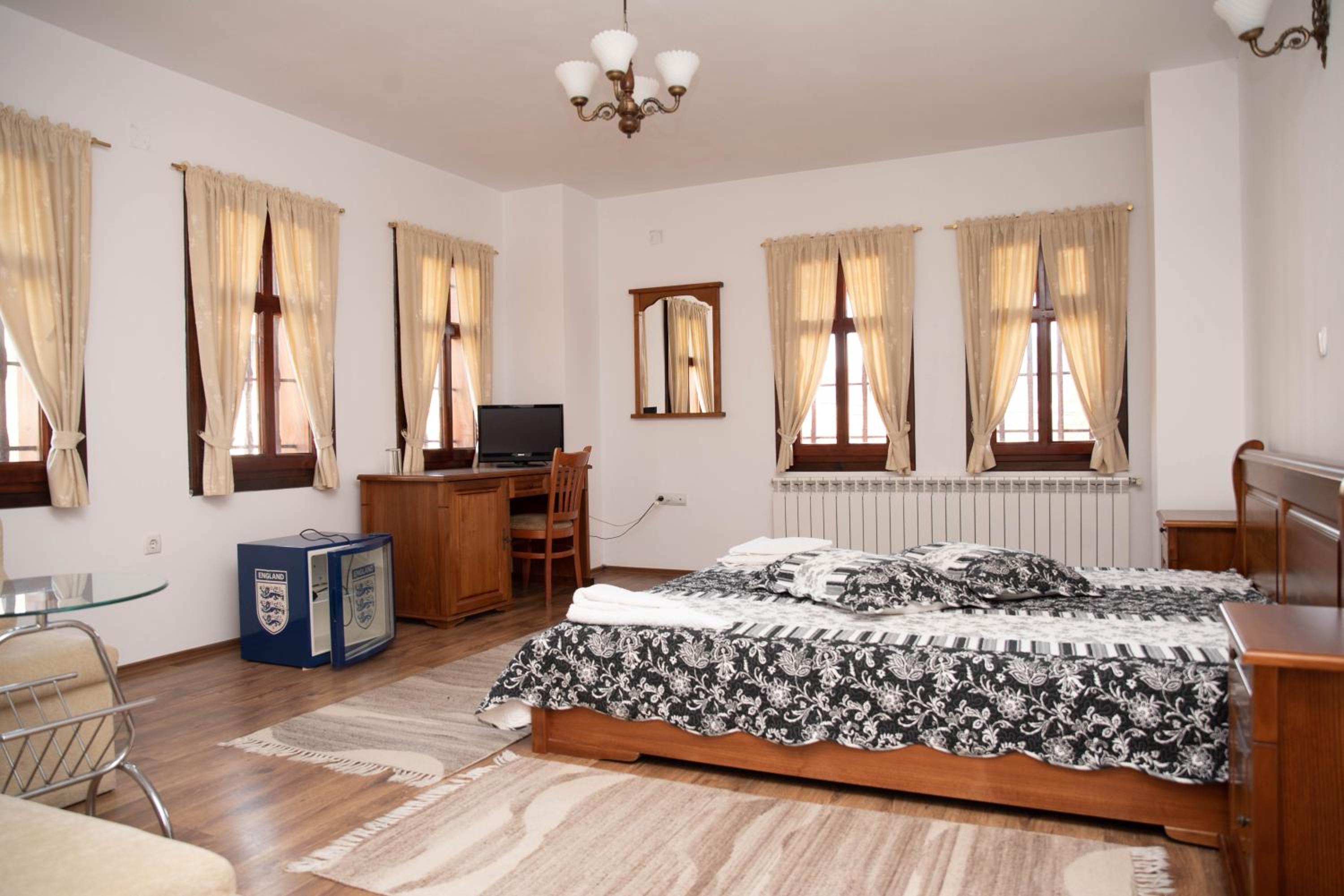 Large Double Room photo 2