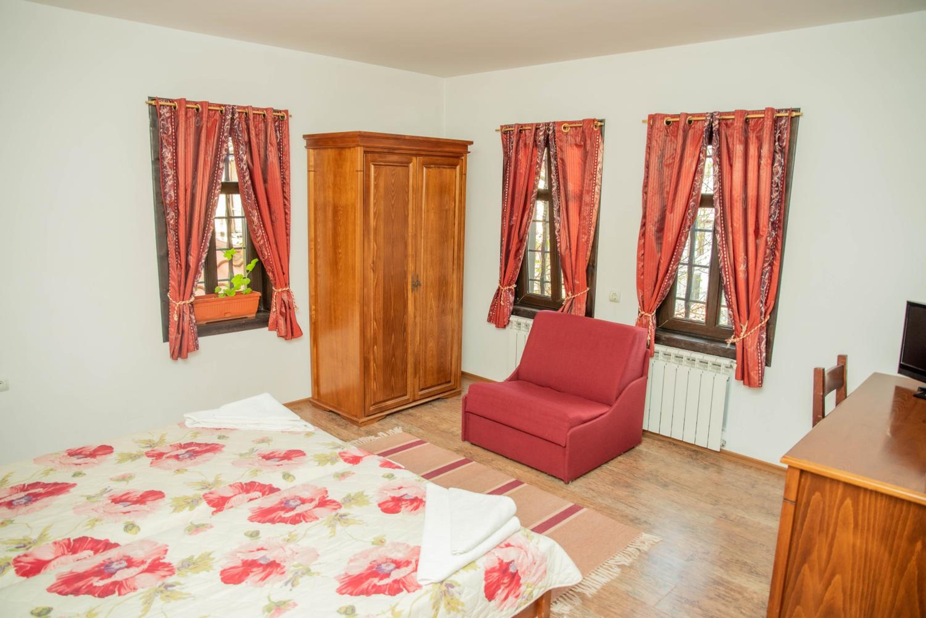 Large Double Room photo 1