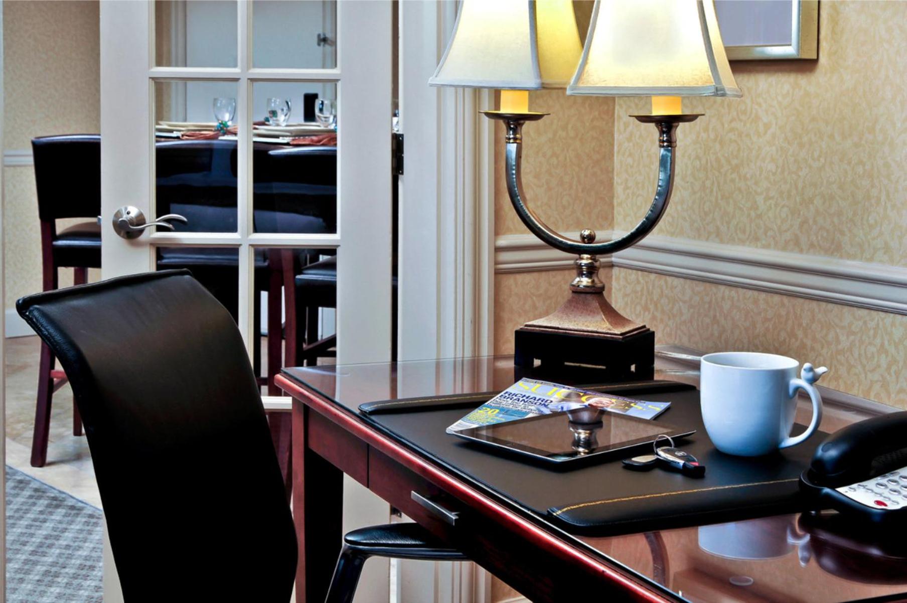 Executive Suite - Non-Smoking