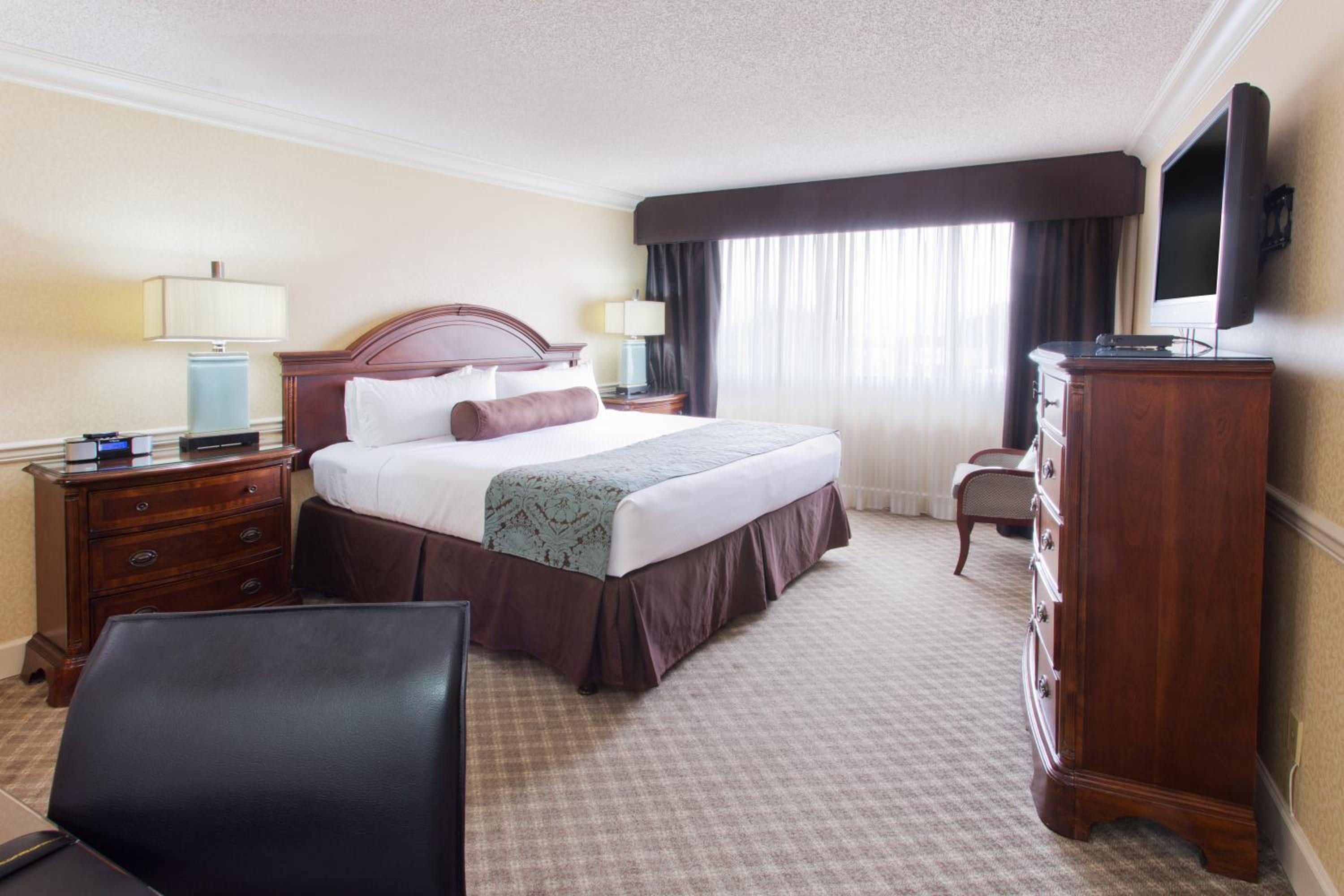 Executive Suite - Non-Smoking