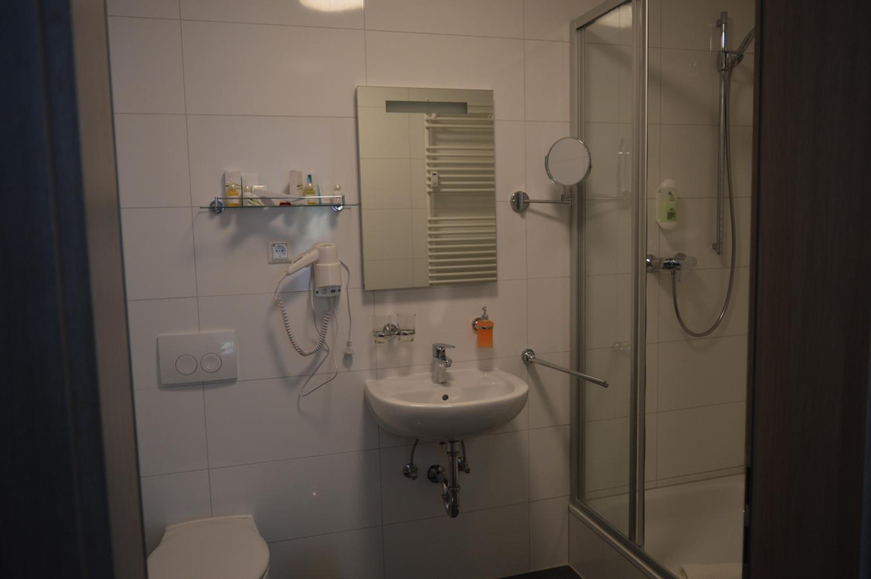 Single Room with Private Bathroom photo 2