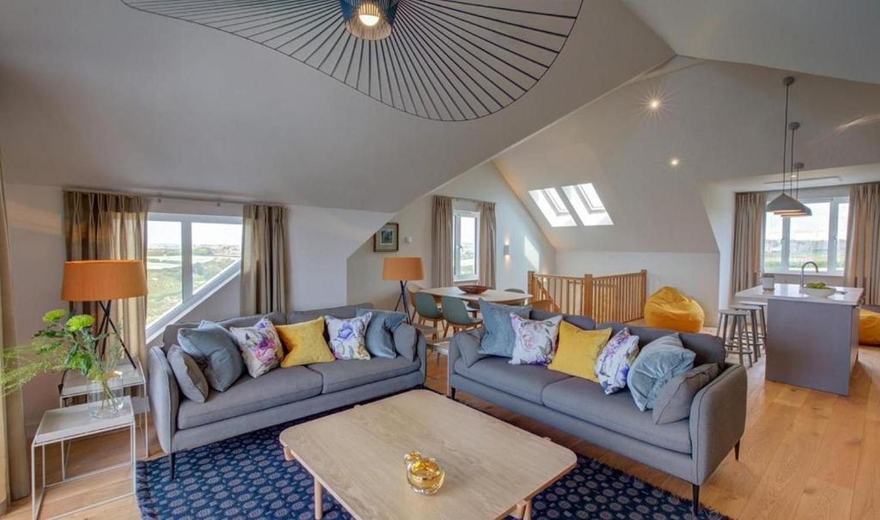 Three-Bedroom Villa photo 2