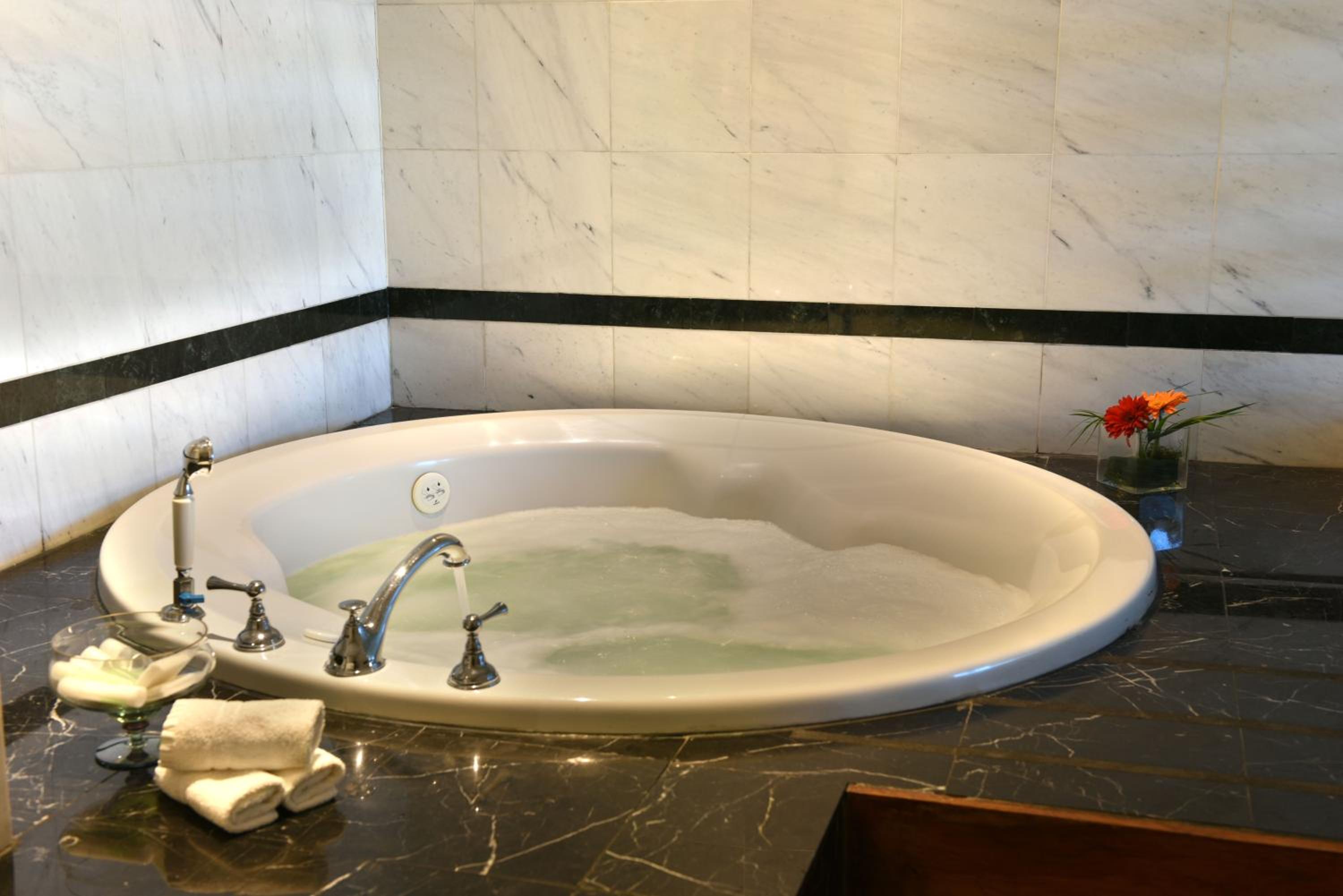 One-Bedroom King Suite