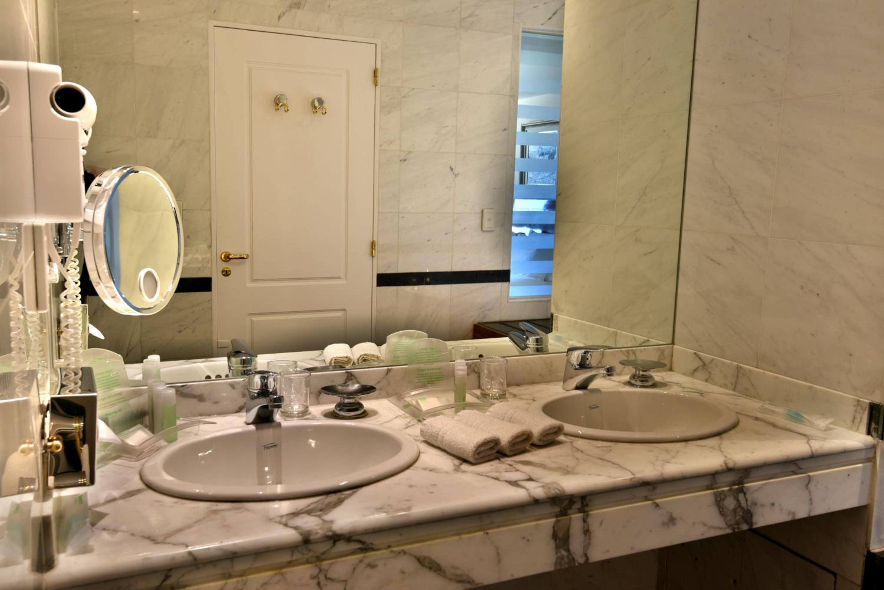 One-Bedroom King Suite