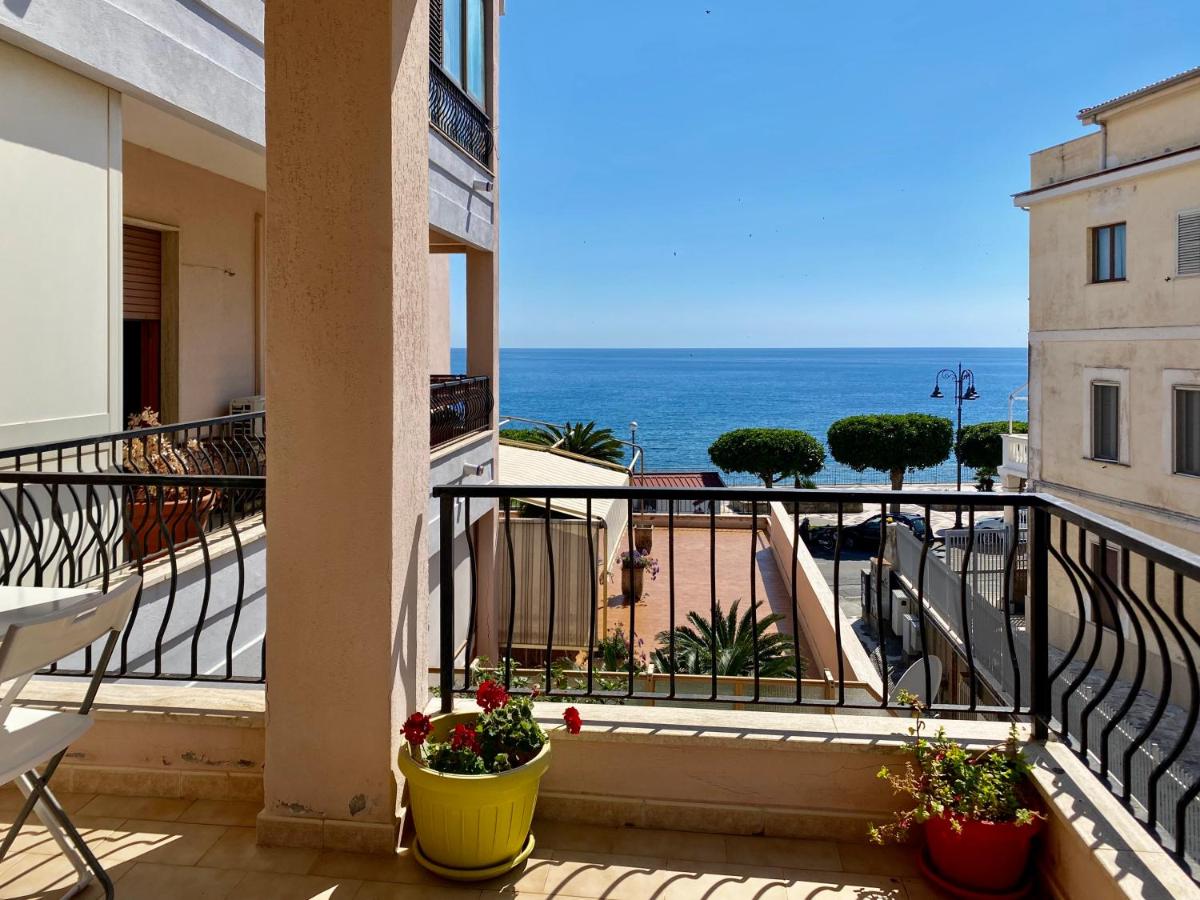 Double Room with Balcony and Sea View photo 2
