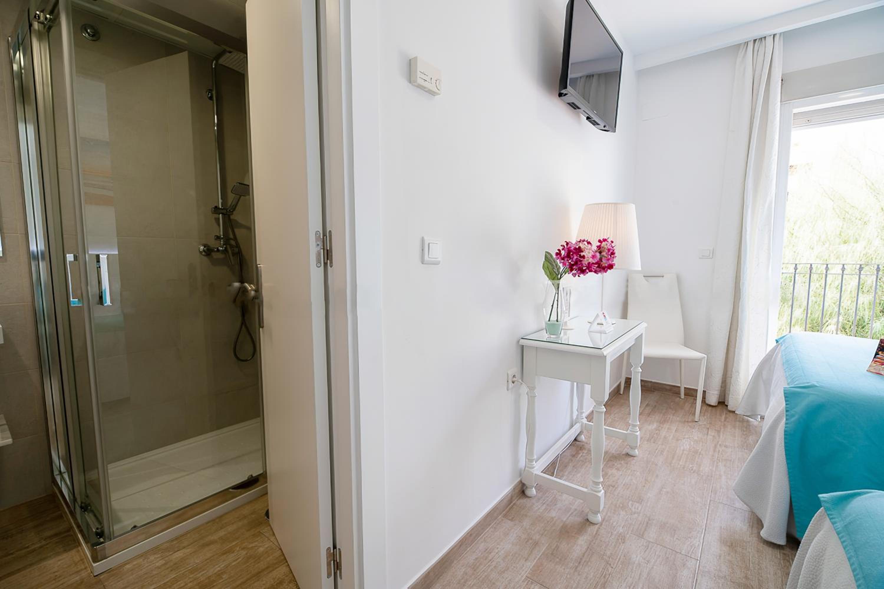 Twin Room with Terrace - Photo 9