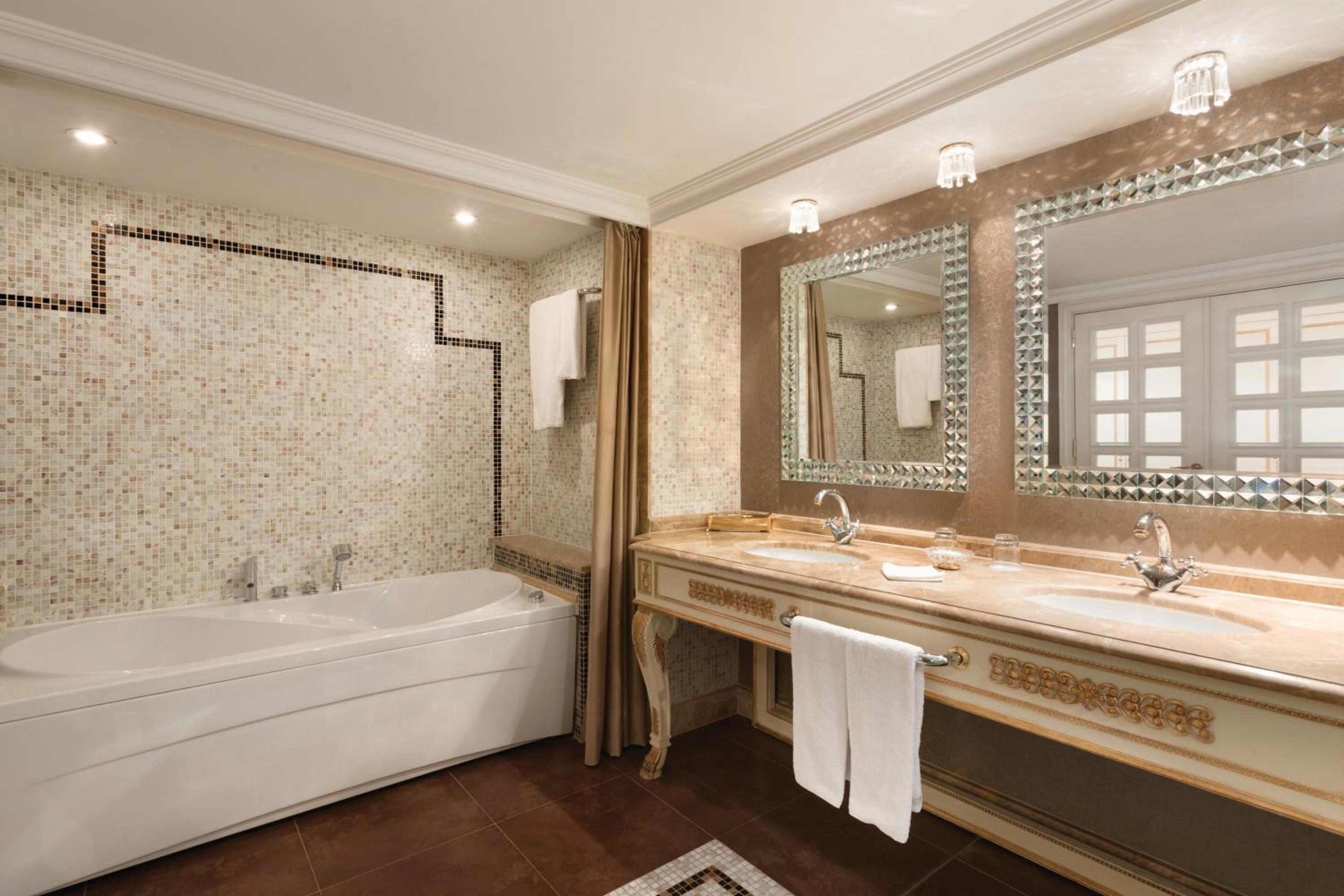 One-Bedroom Suite with King Bed - Non-Smoking