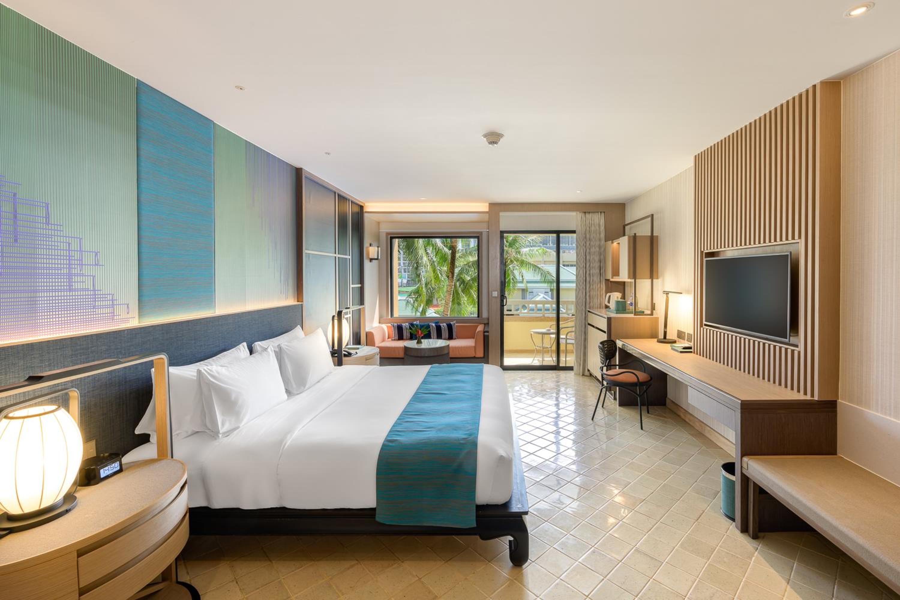 Premium King Room with Balcony and Pool View - Photo 10