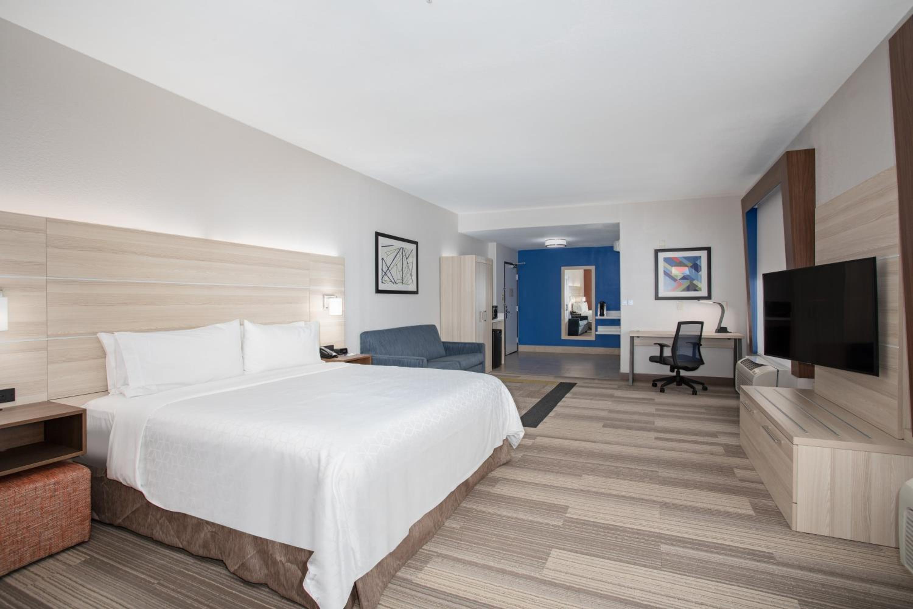 King Suite with Transfer Shower - Communications Accessible - Photo 5