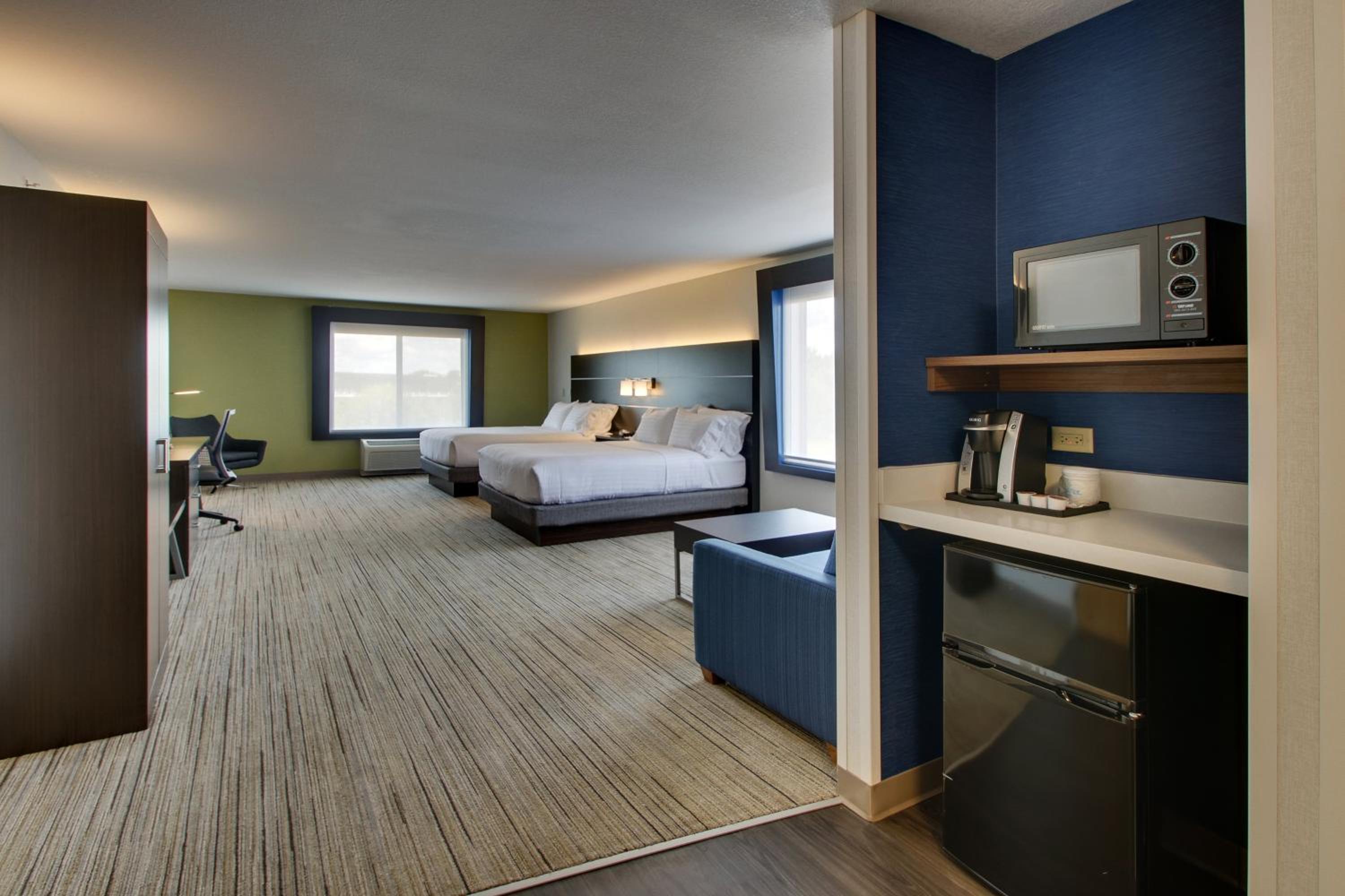 Suite - Only Hearing Accessible - Photo 3