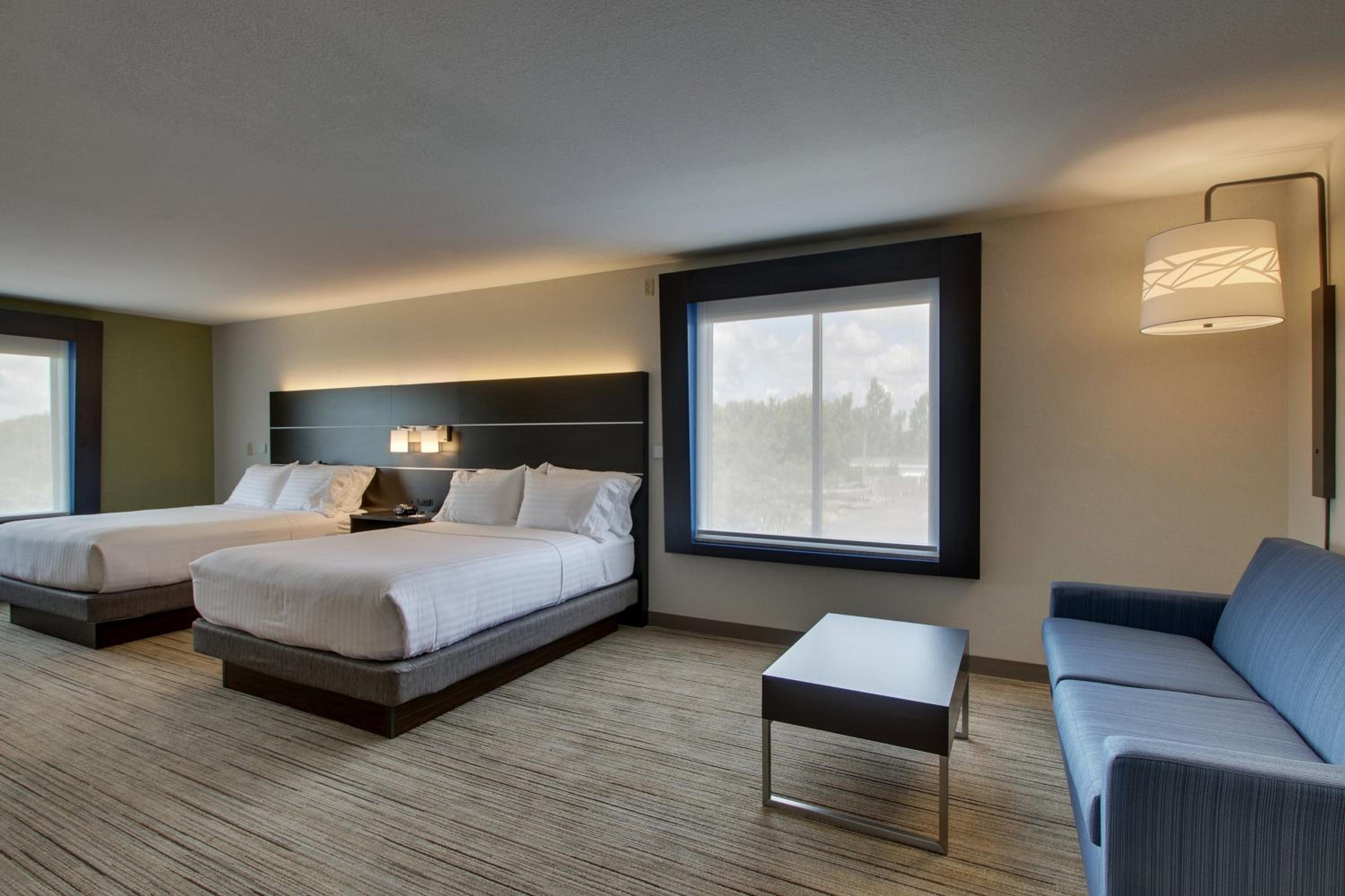Suite - Only Hearing Accessible - Photo 2
