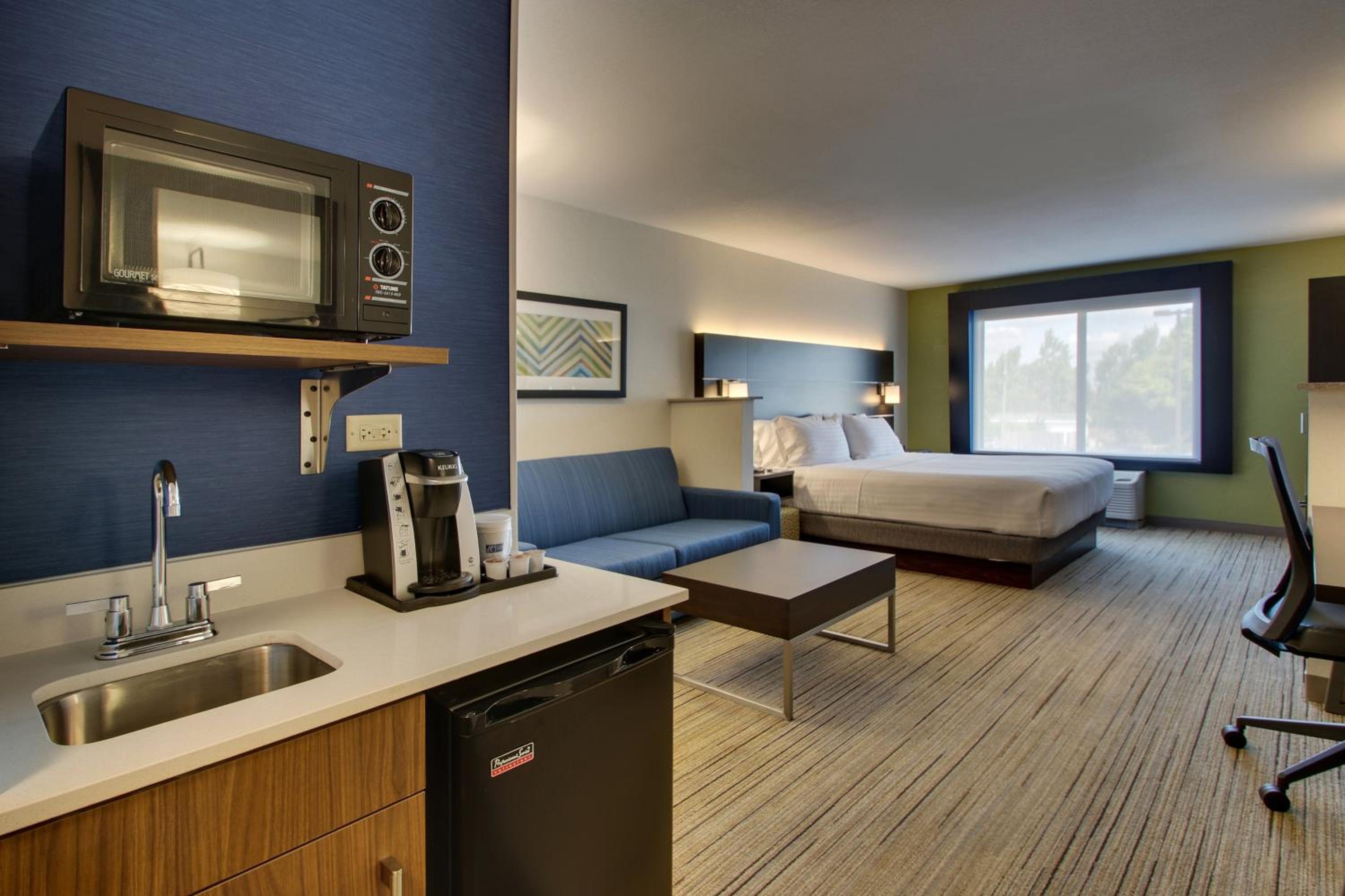King Suite - Disability Access - Photo 6