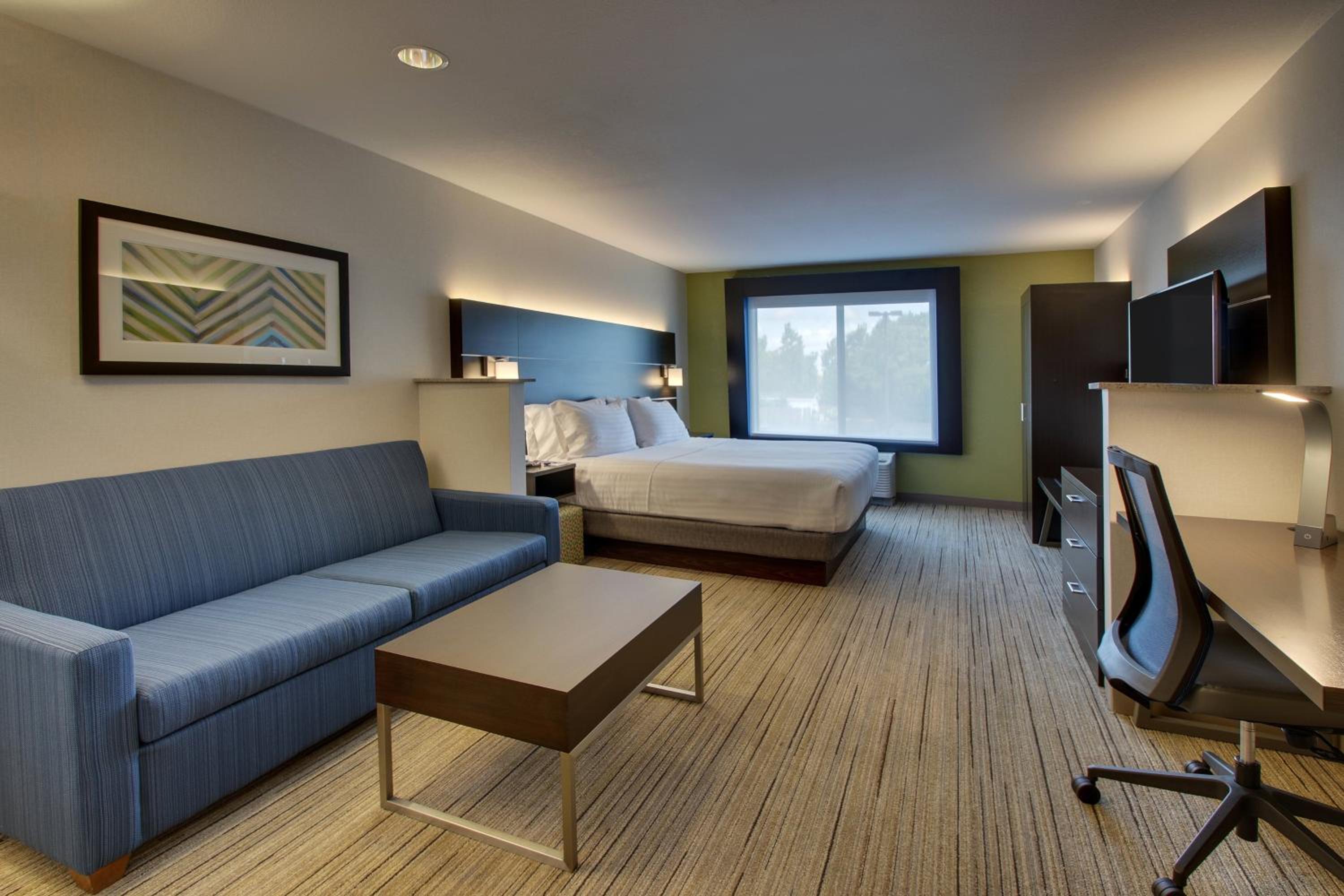 King Suite - Disability Access - Photo 4