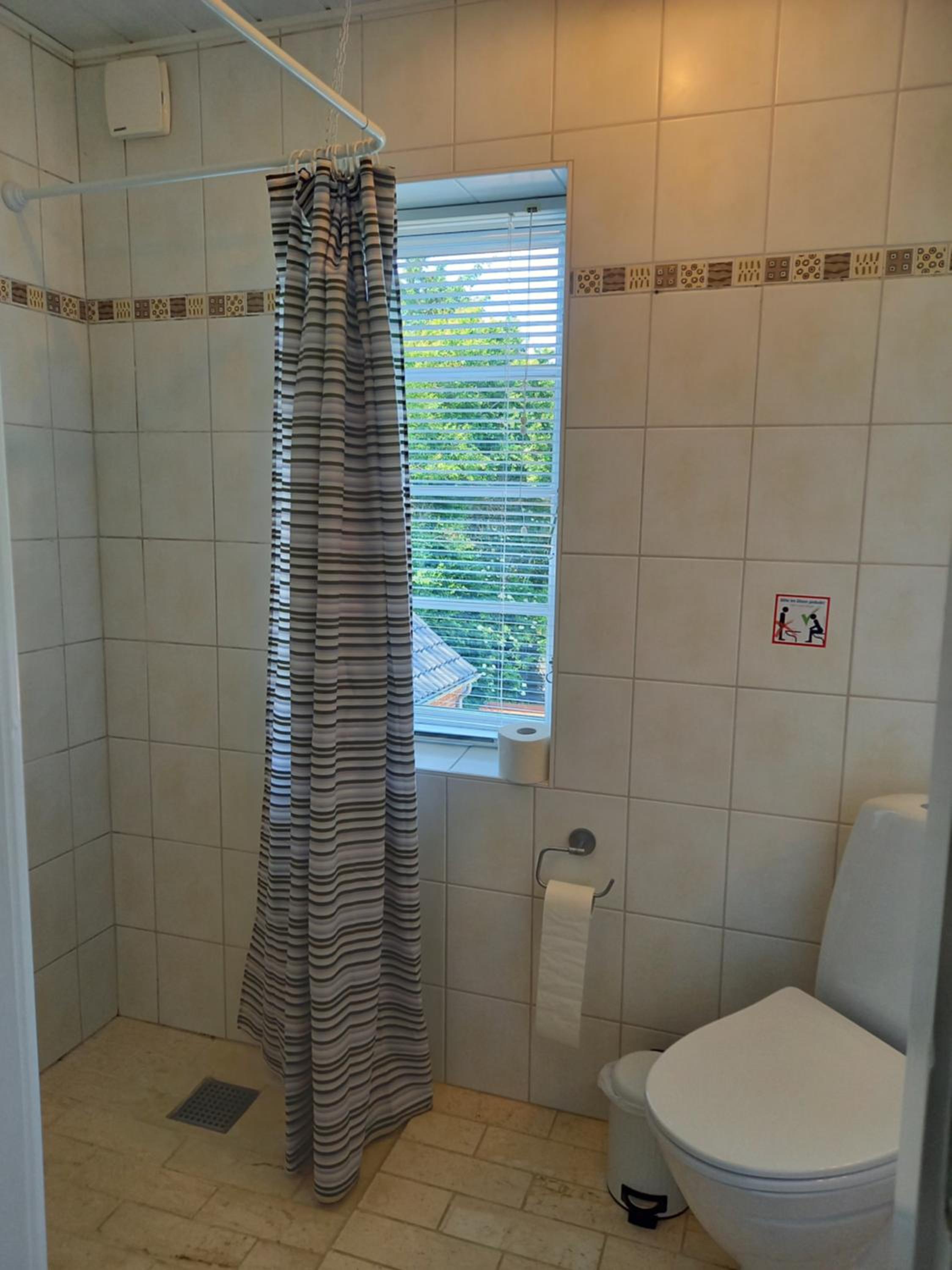 Standard Double Room With Shared Bathroom photo 3