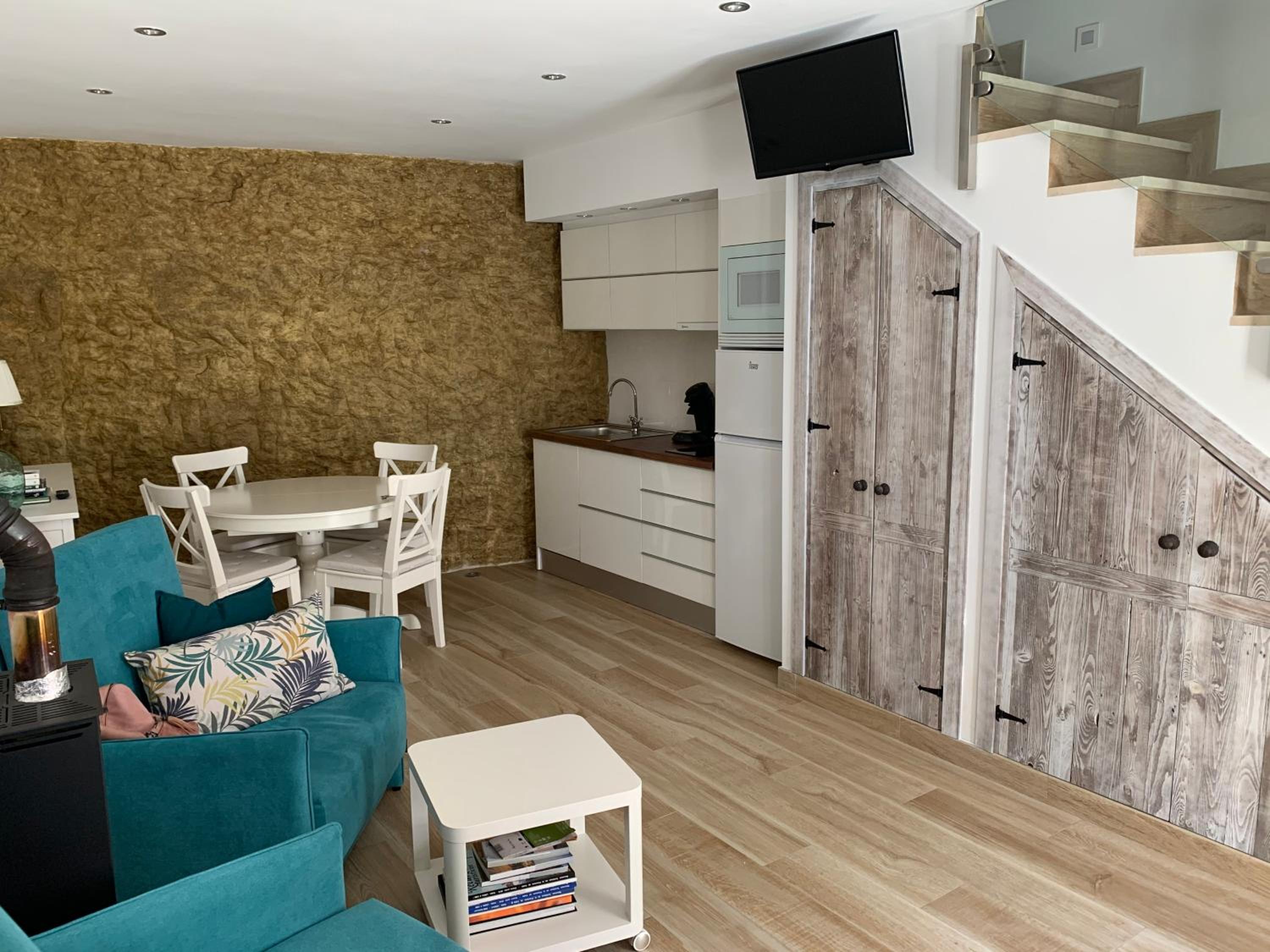 Two-Bedroom House - Photo 7
