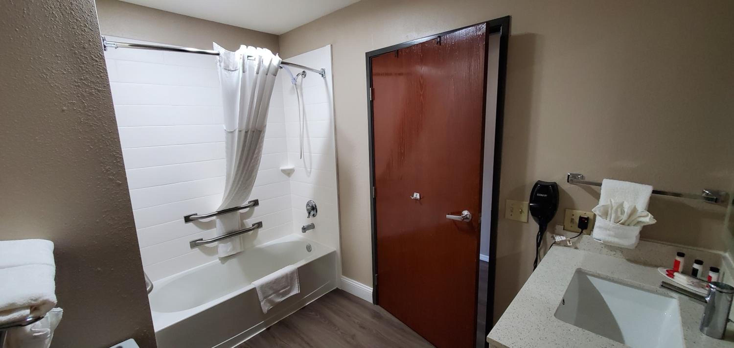King Room - Disability Access/Non-Smoking - Photo 3