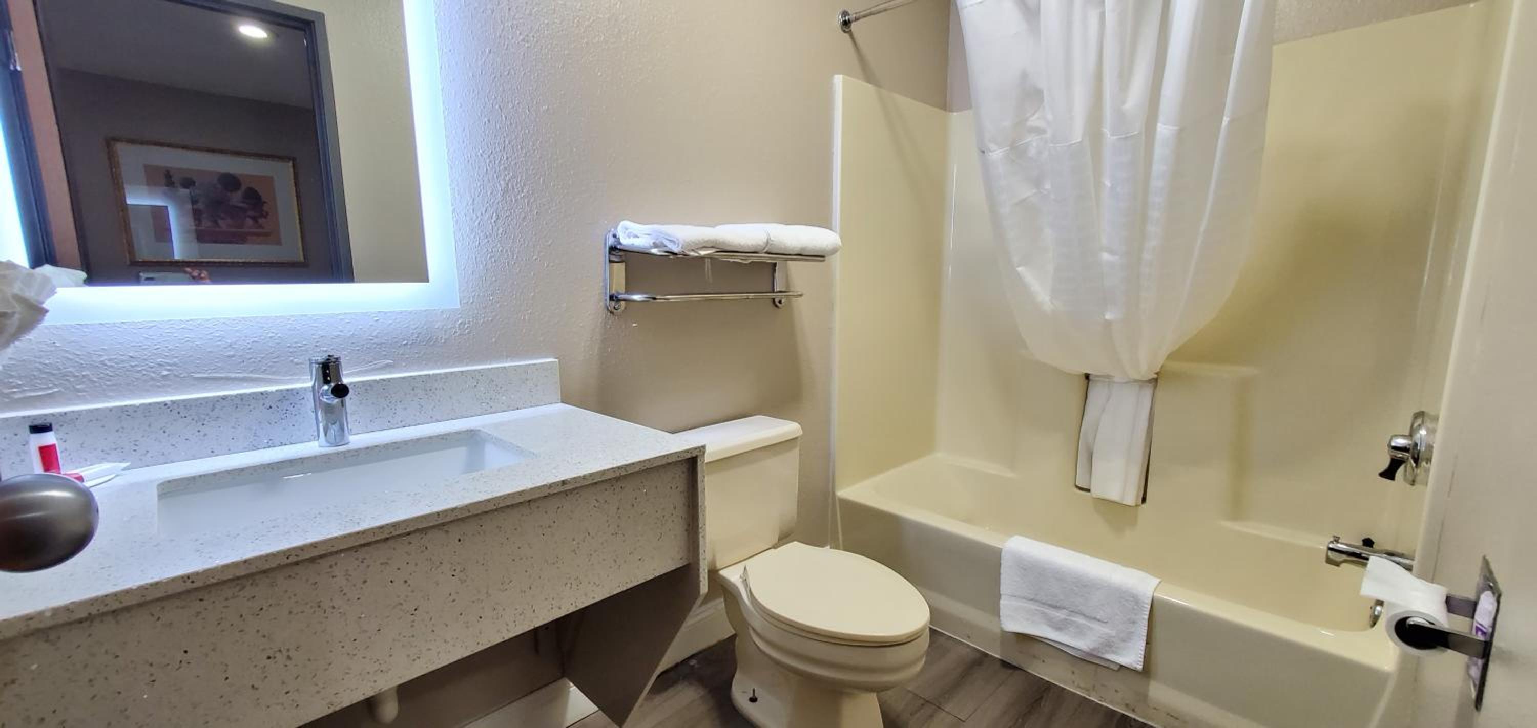 King Studio Suite - Non-Smoking - Photo 2