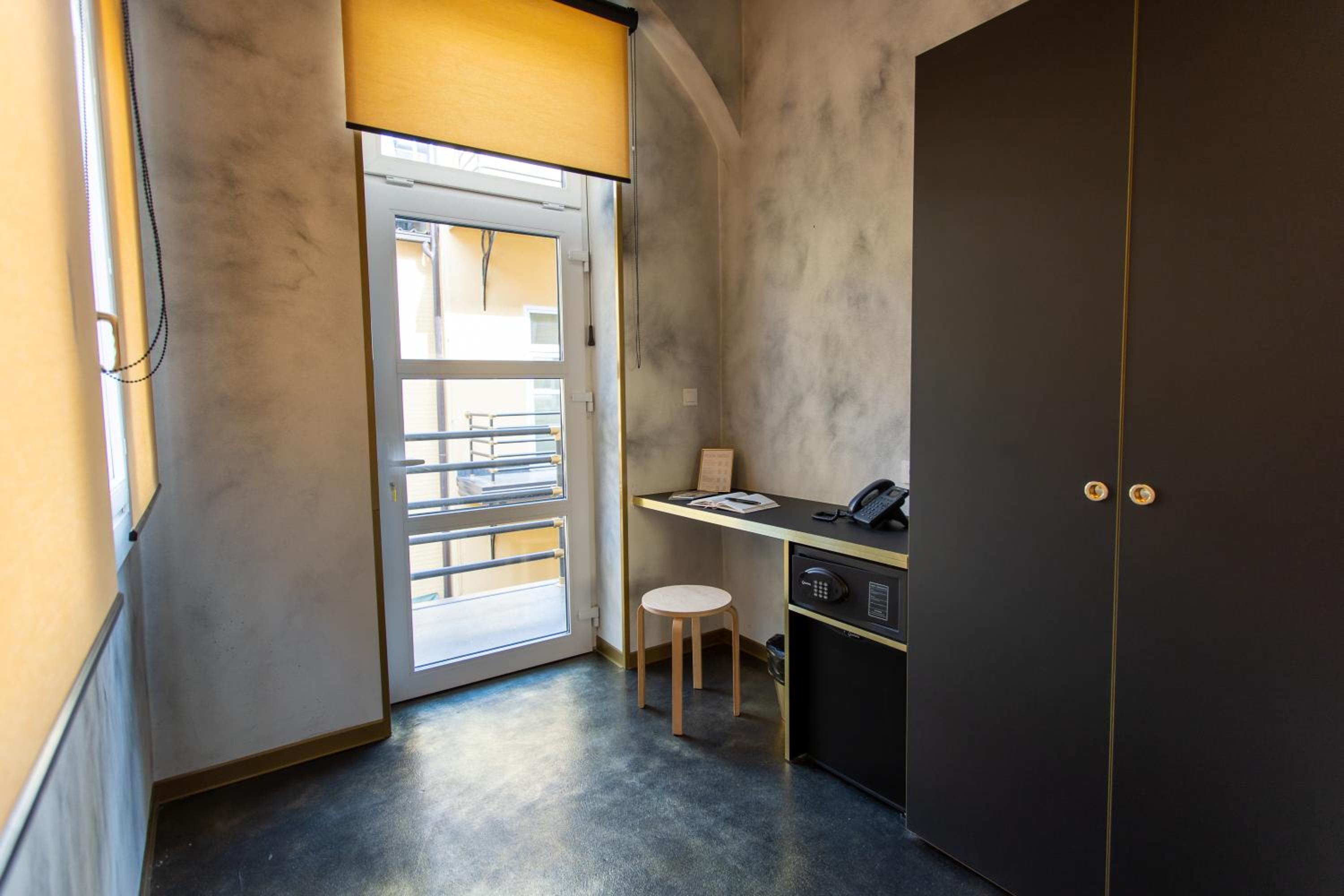 Standard Double or Twin Room with Balcony - Photo 4
