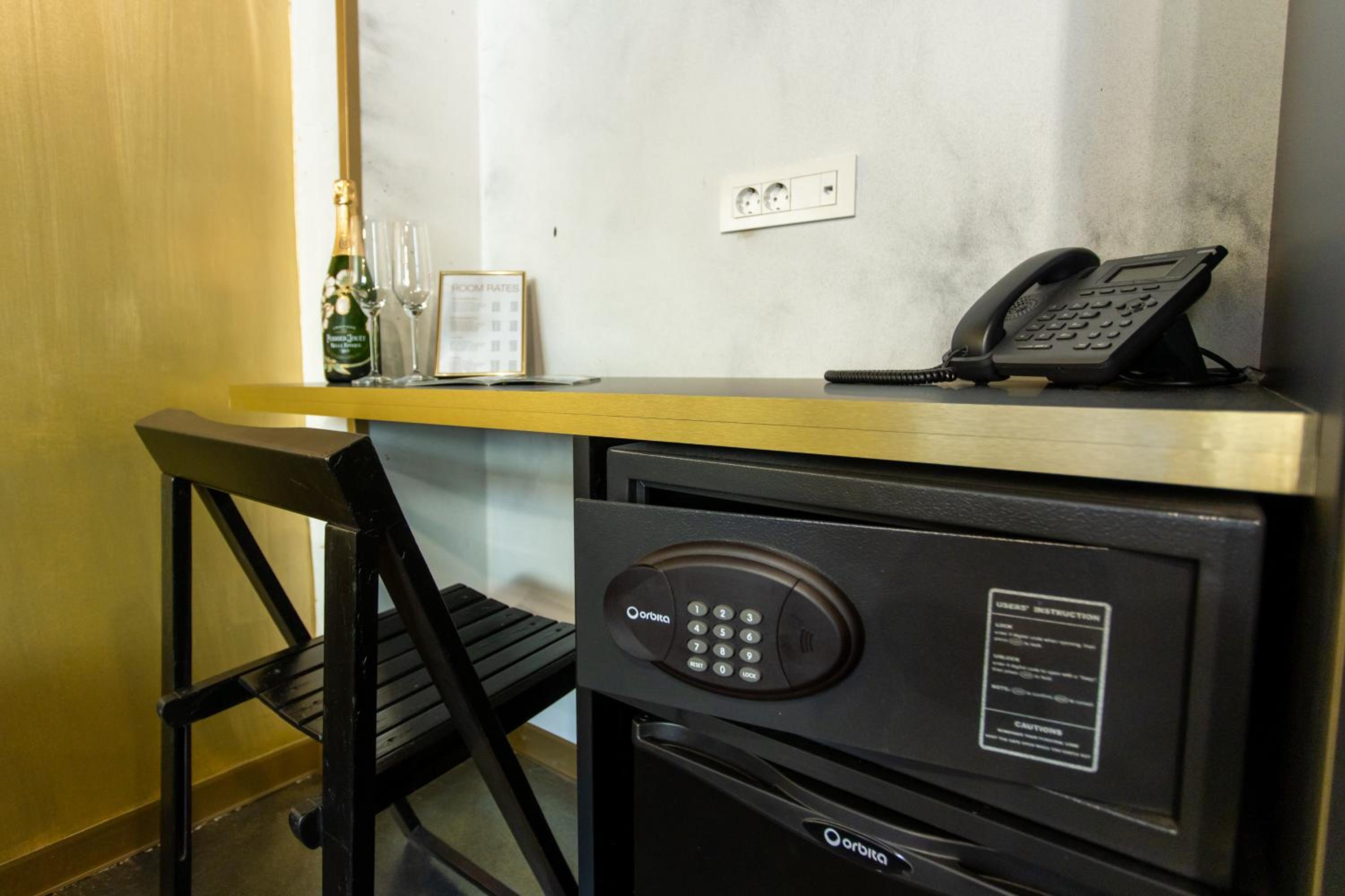 Double Room with Garden View - Photo 11