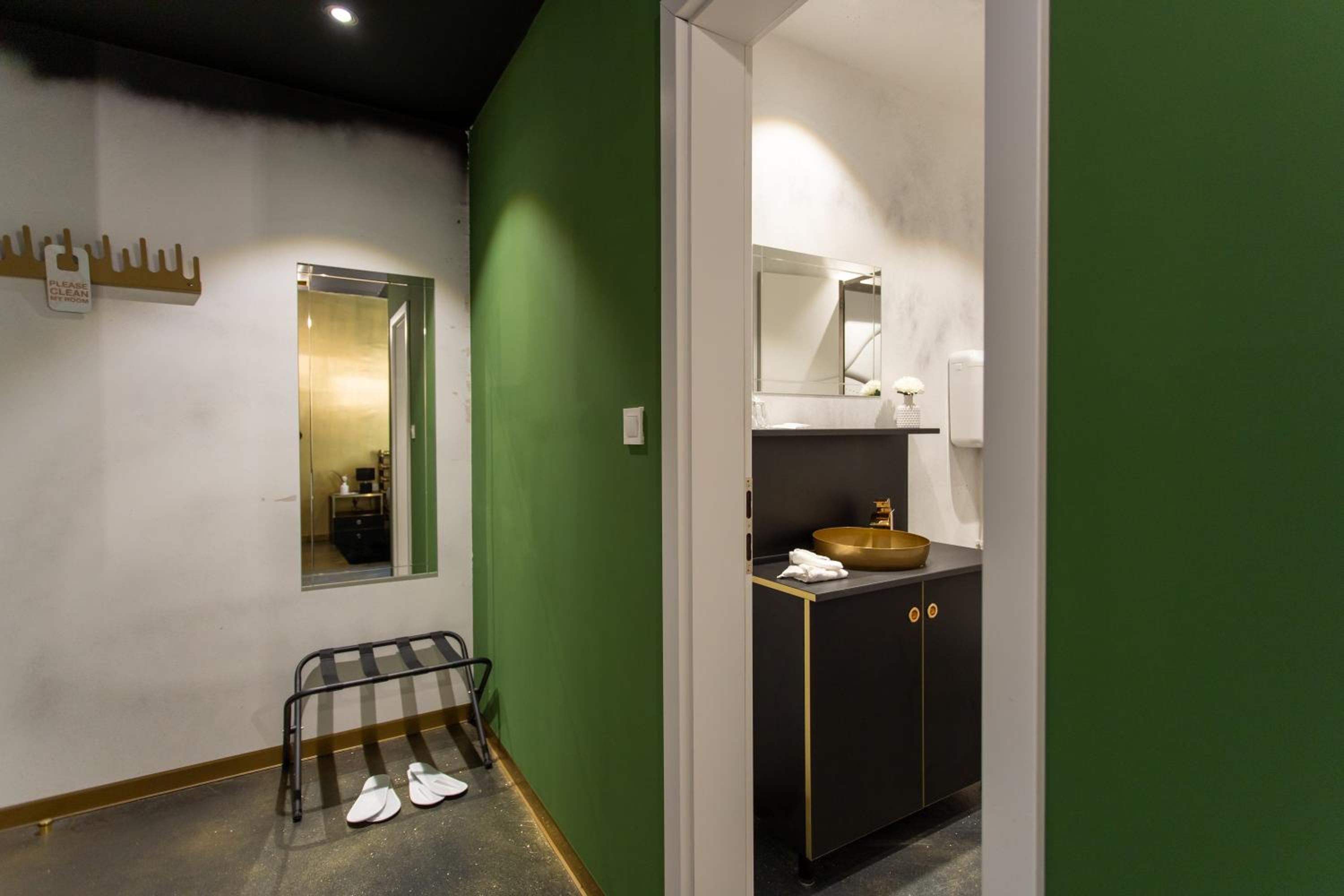 Double Room with Garden View - Photo 6
