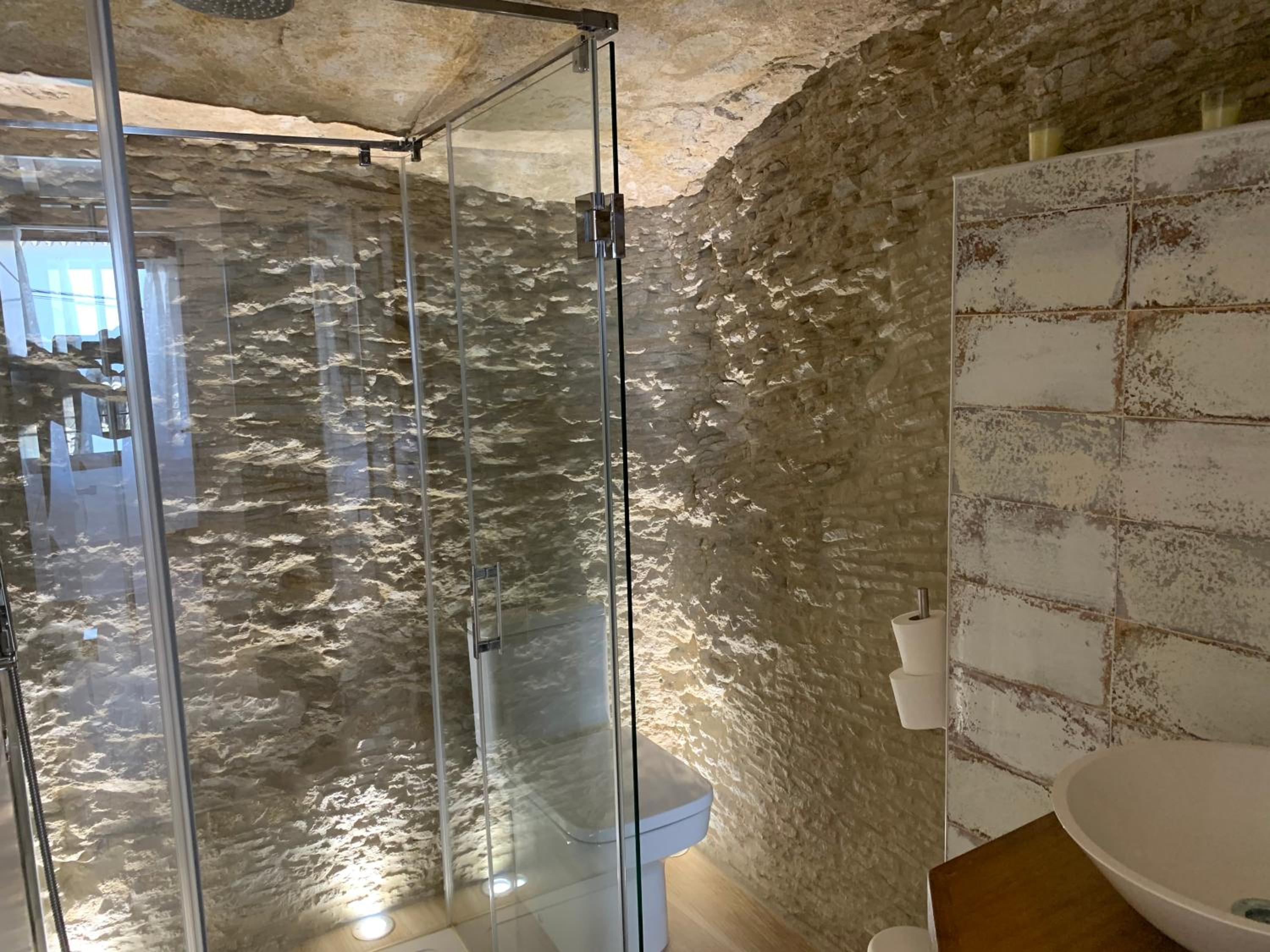 Two-Bedroom House - Photo 13