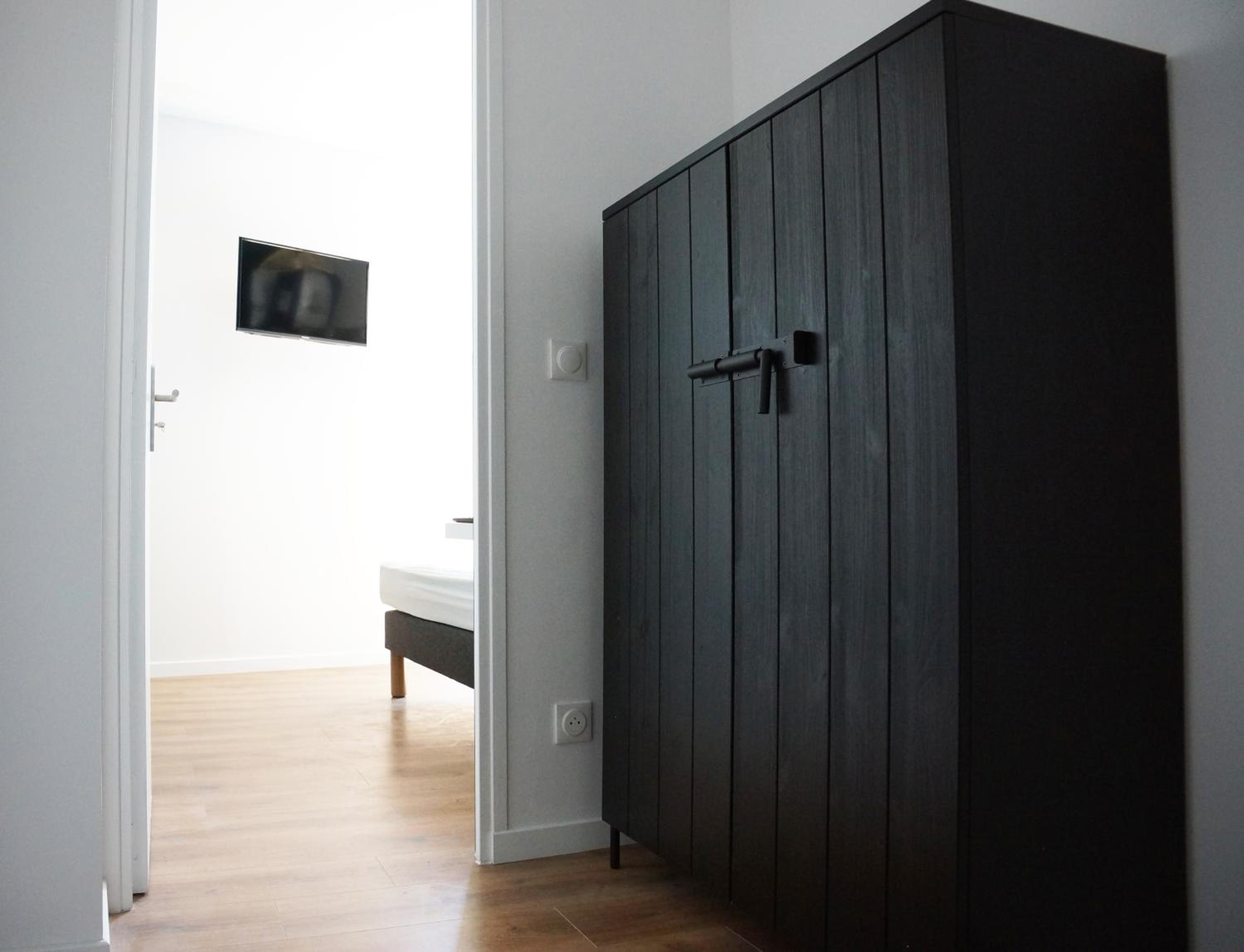 Three-Bedroom Apartment - Photo 17