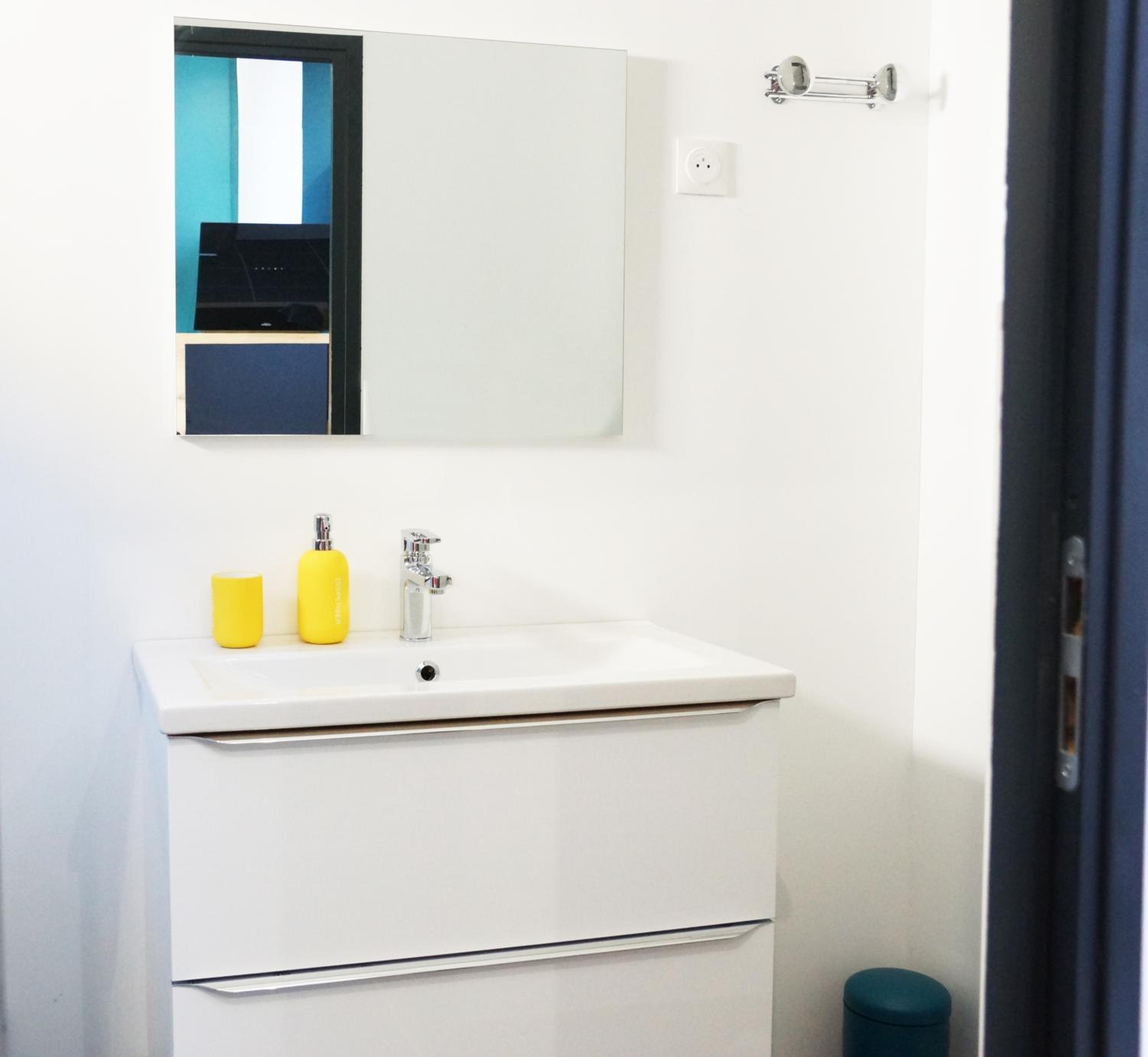 Three-Bedroom Apartment - Photo 19