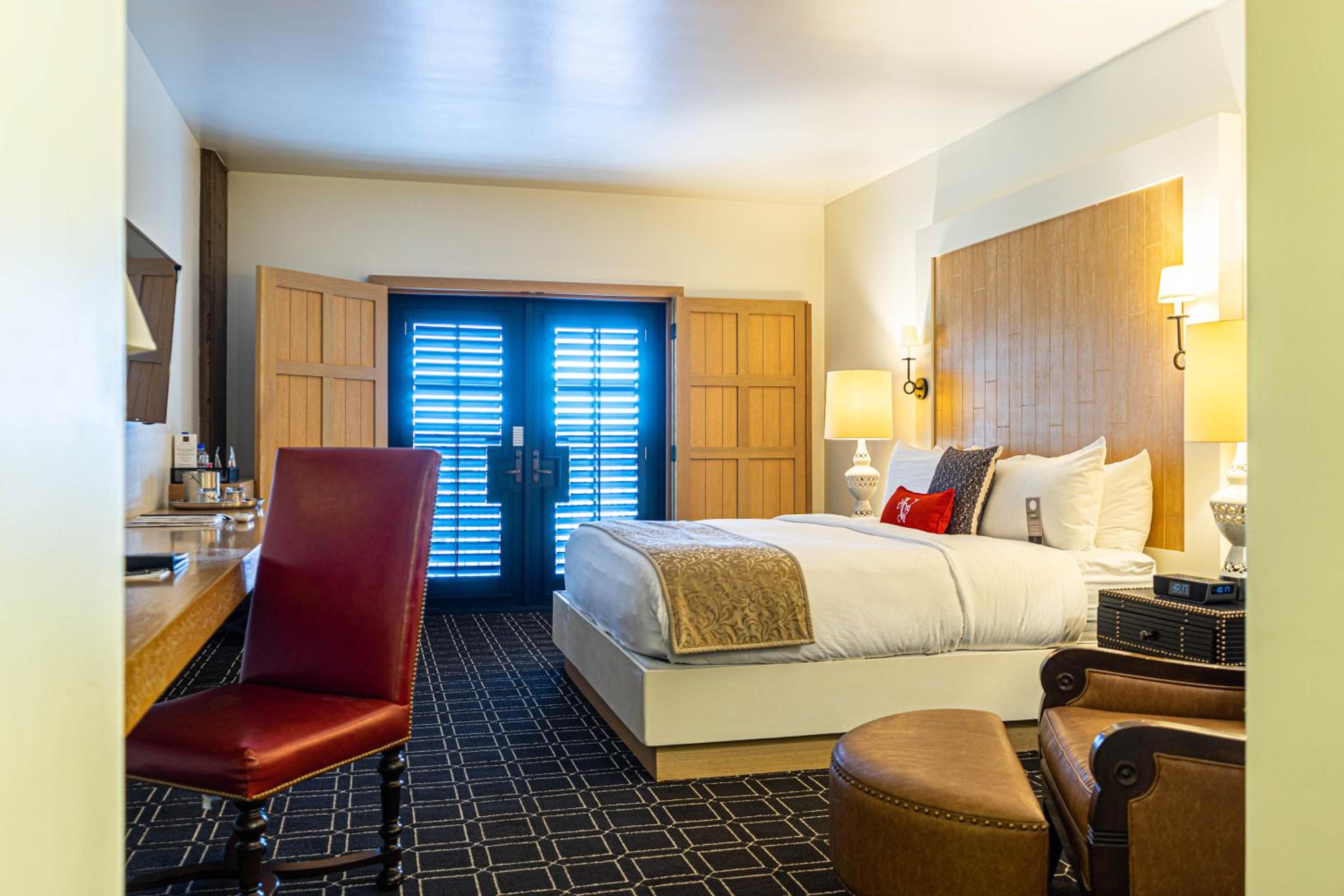 Deluxe King Room - Photo 1